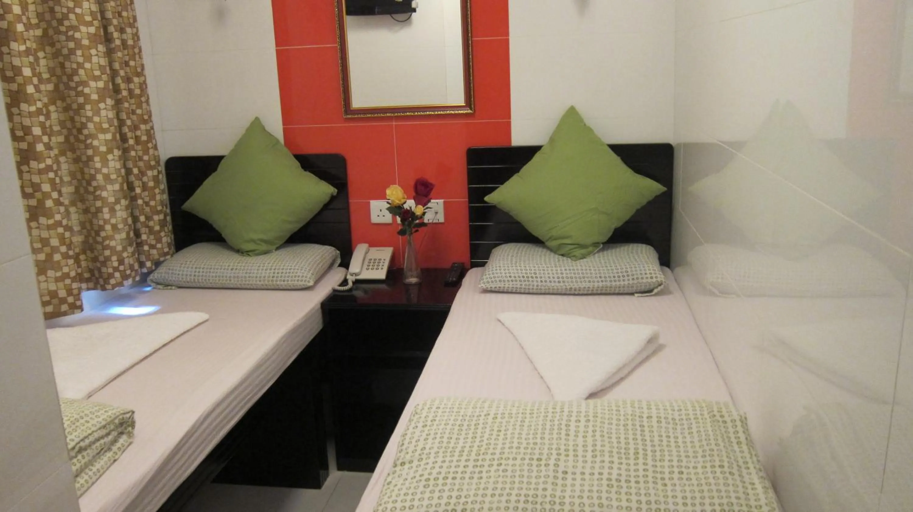 Bedroom, Bed in Delta Lounge