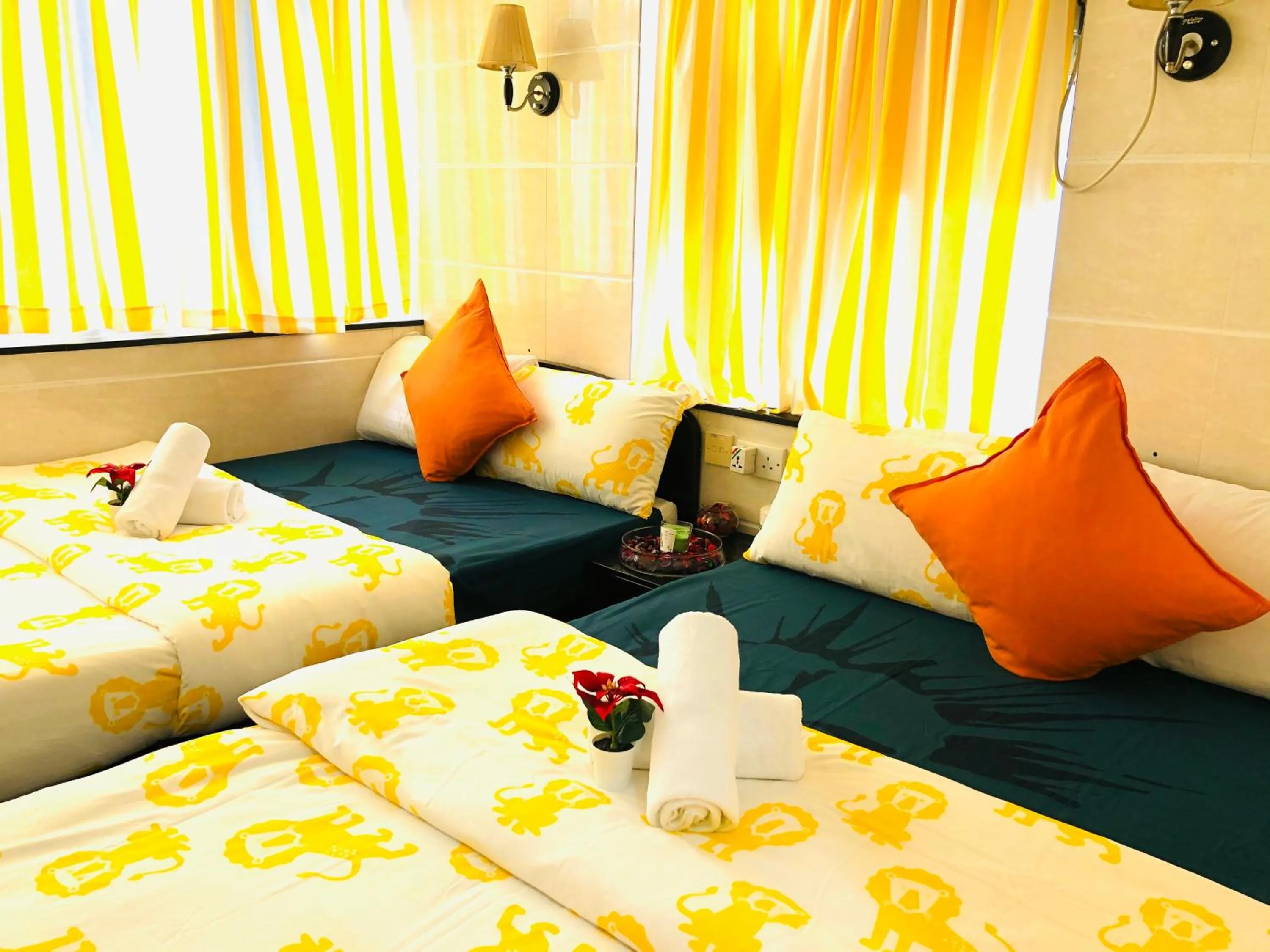 cot, Bed in Delta Lounge