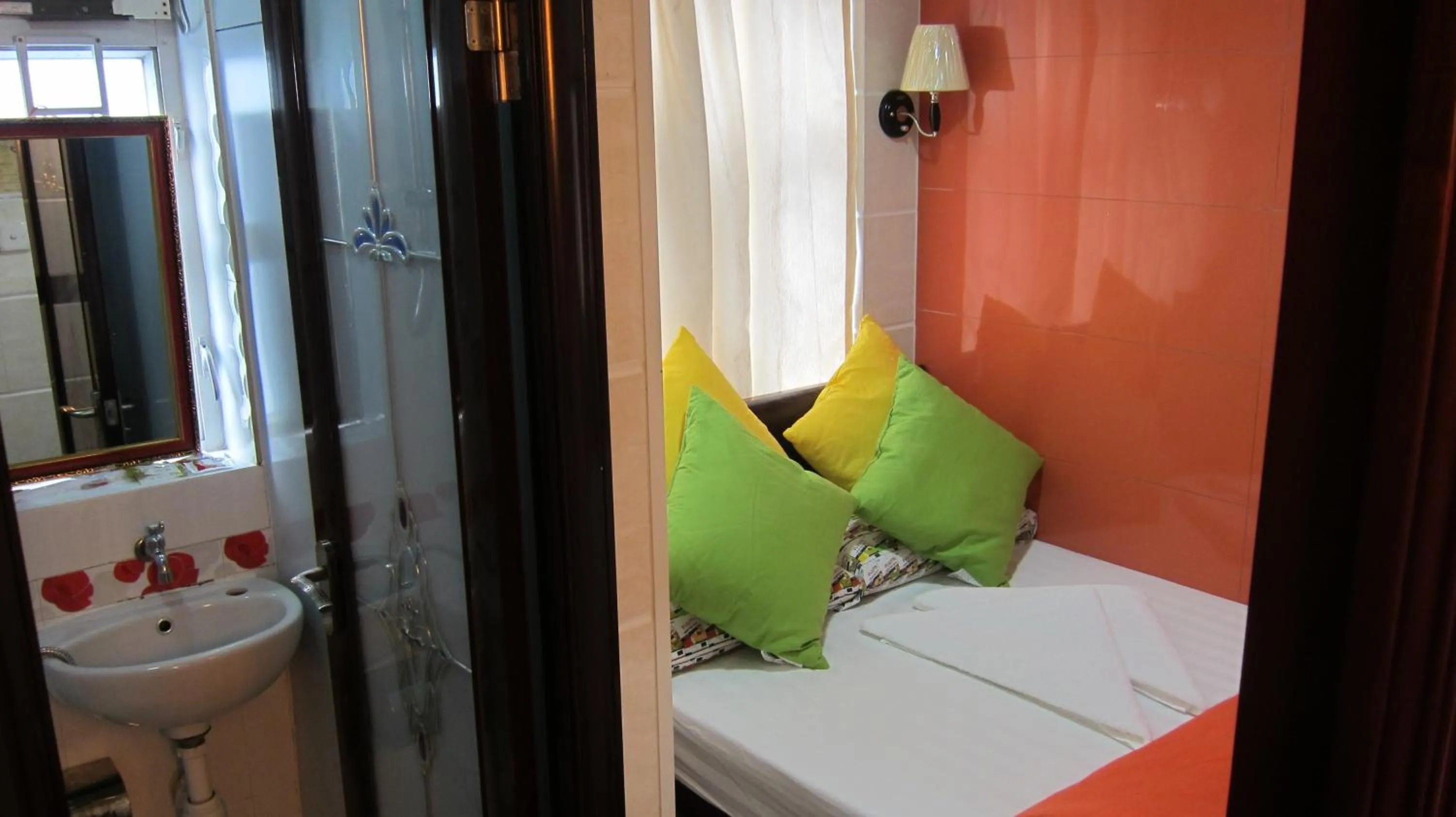 Shower, Bed in Delta Lounge