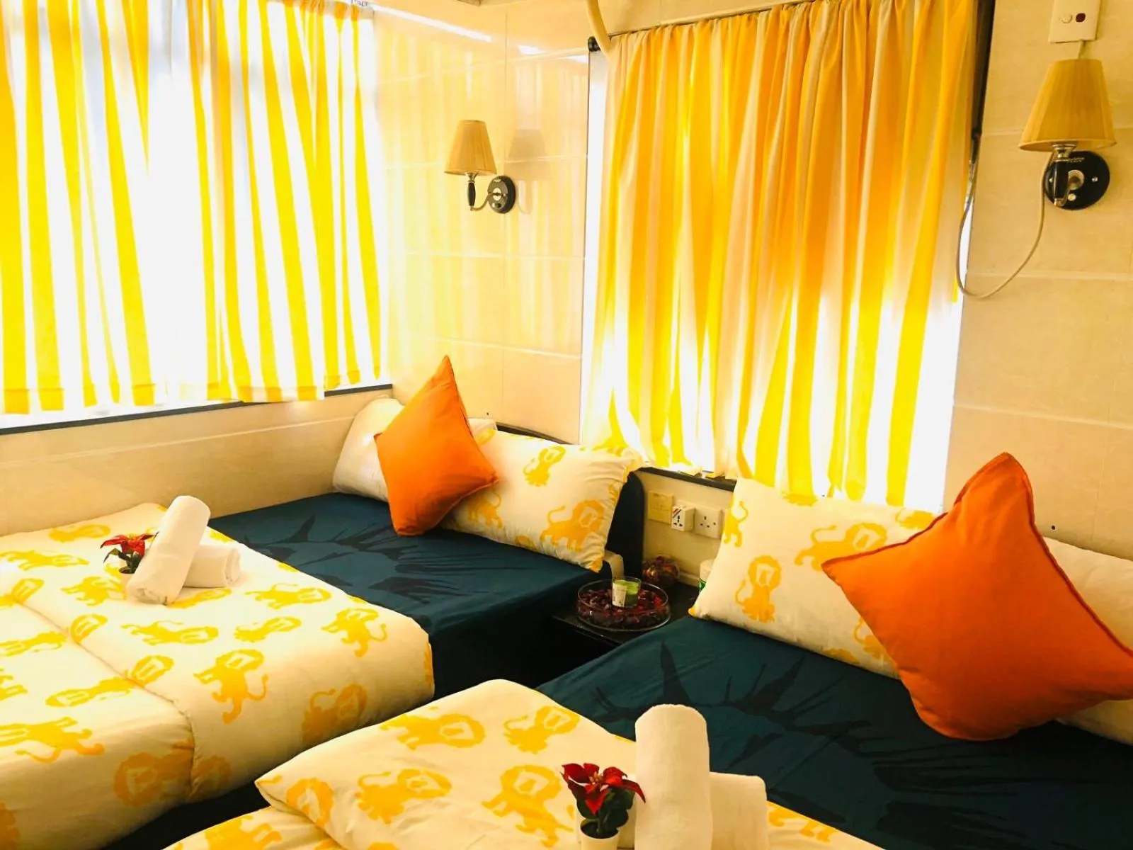 cot, Bed in Delta Lounge