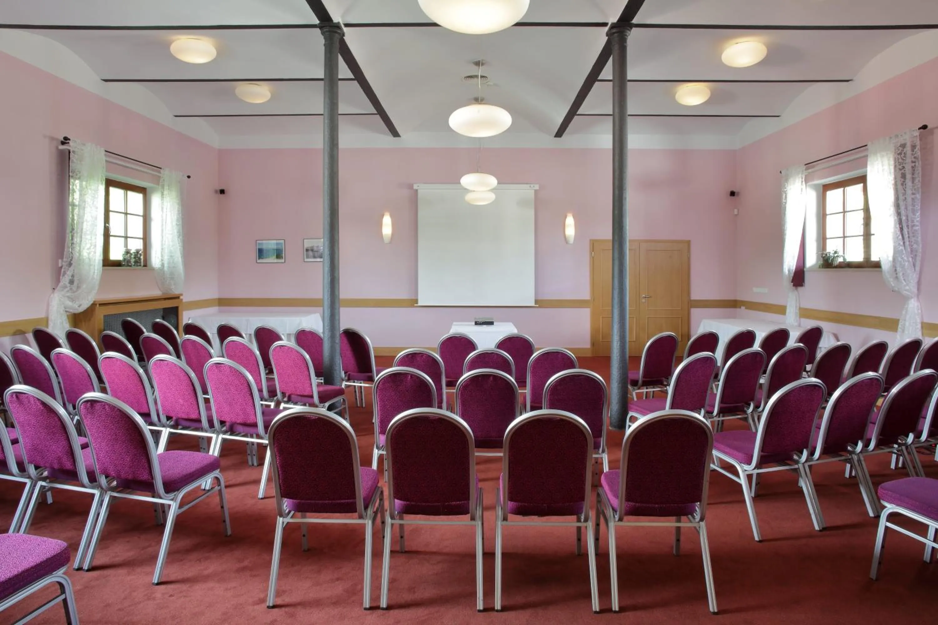 Area and facilities in Hotel Chvalská Tvrz