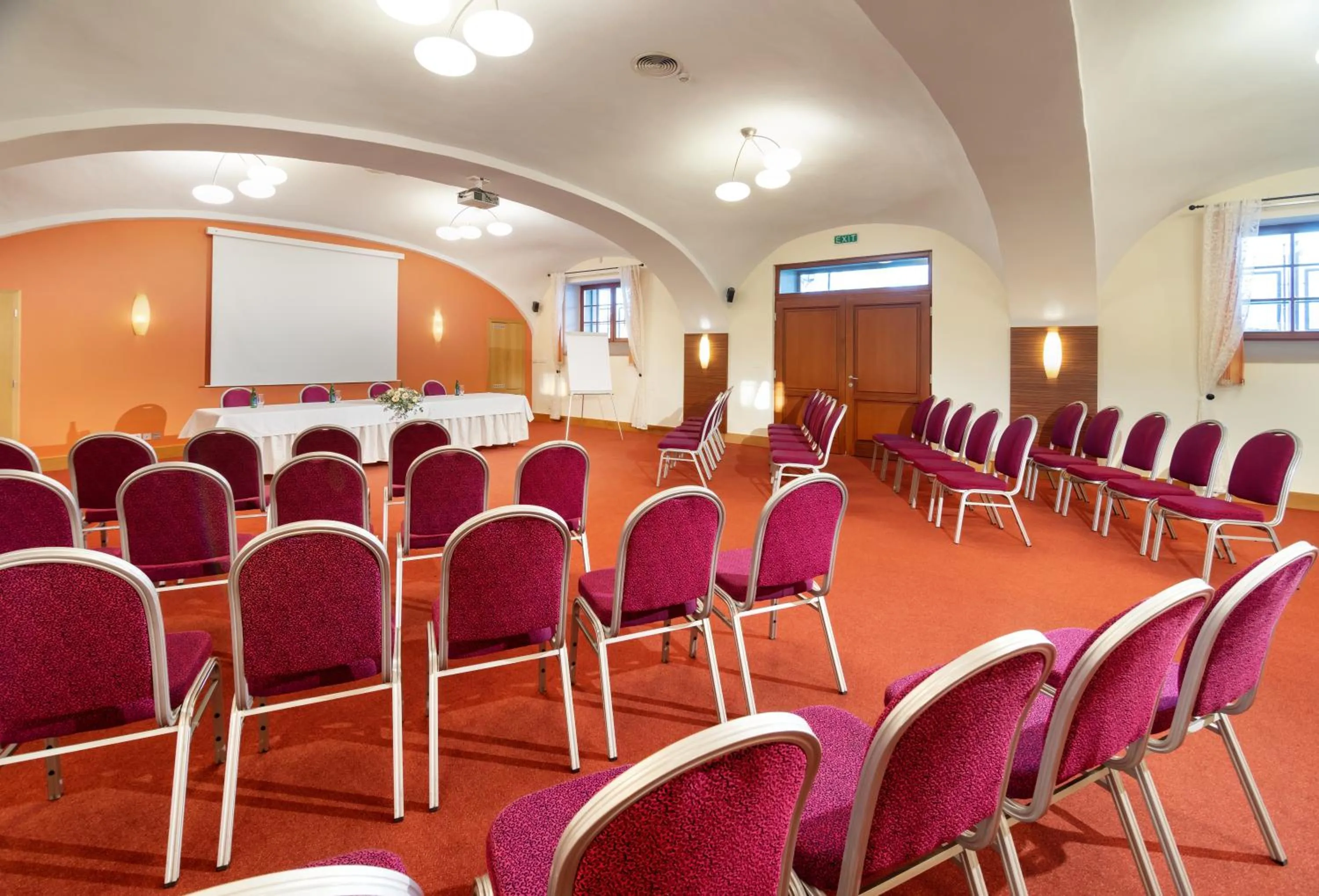 Communal lounge/ TV room in Hotel Chvalská Tvrz