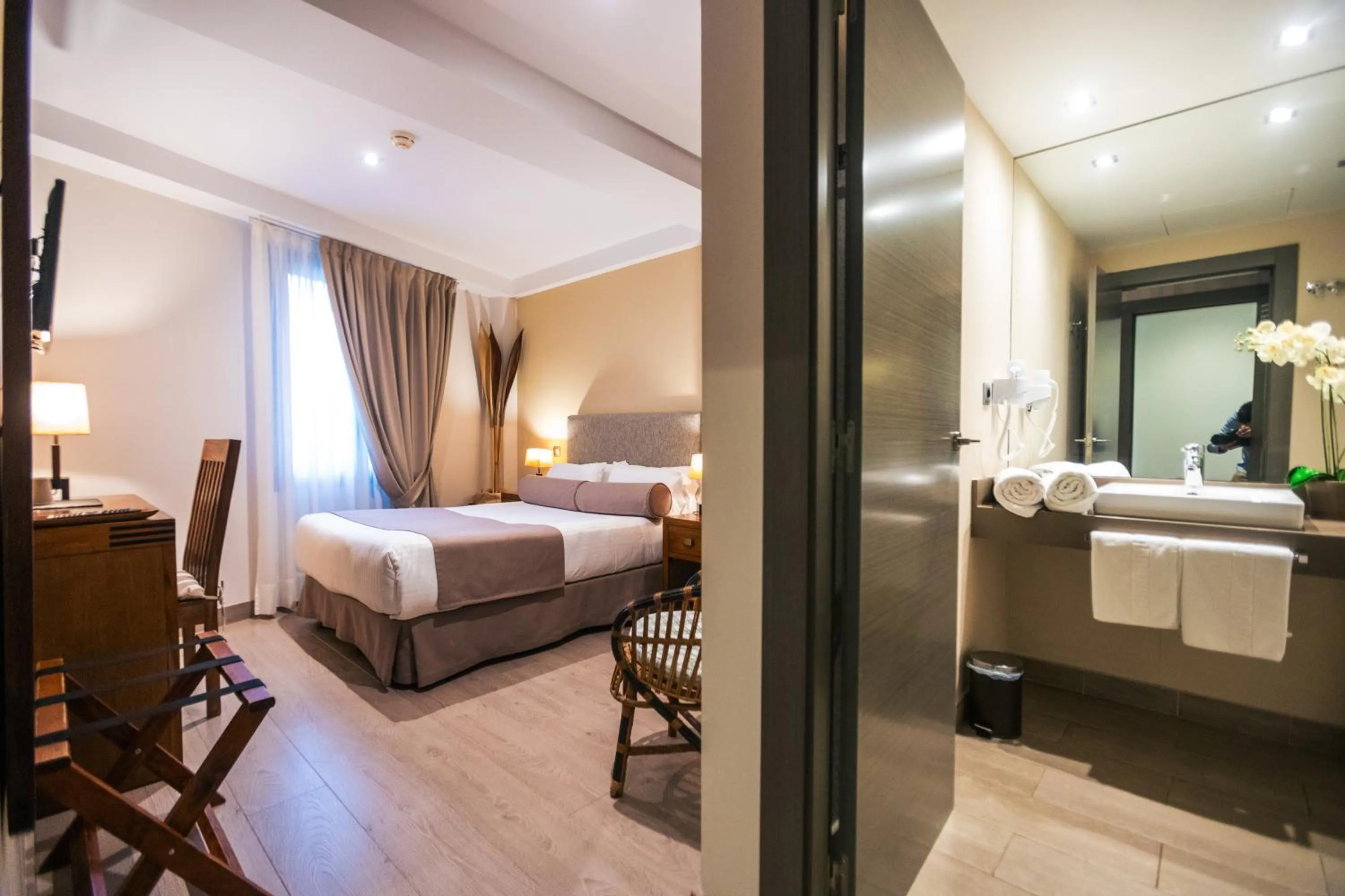 Decorative detail, Bed in Le Petit Boutique Hotel