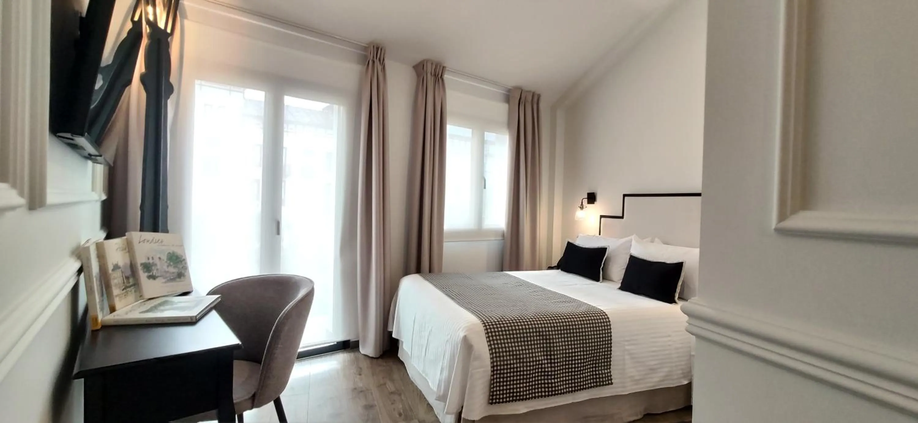 Bed in Le Petit Boutique Hotel