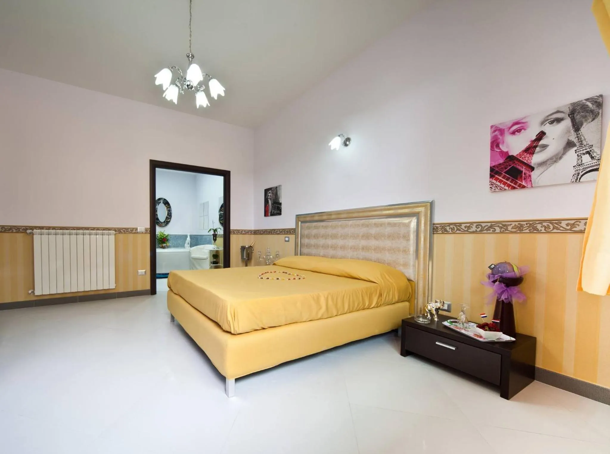 Photo of the whole room, Bed in Hotel Glamour