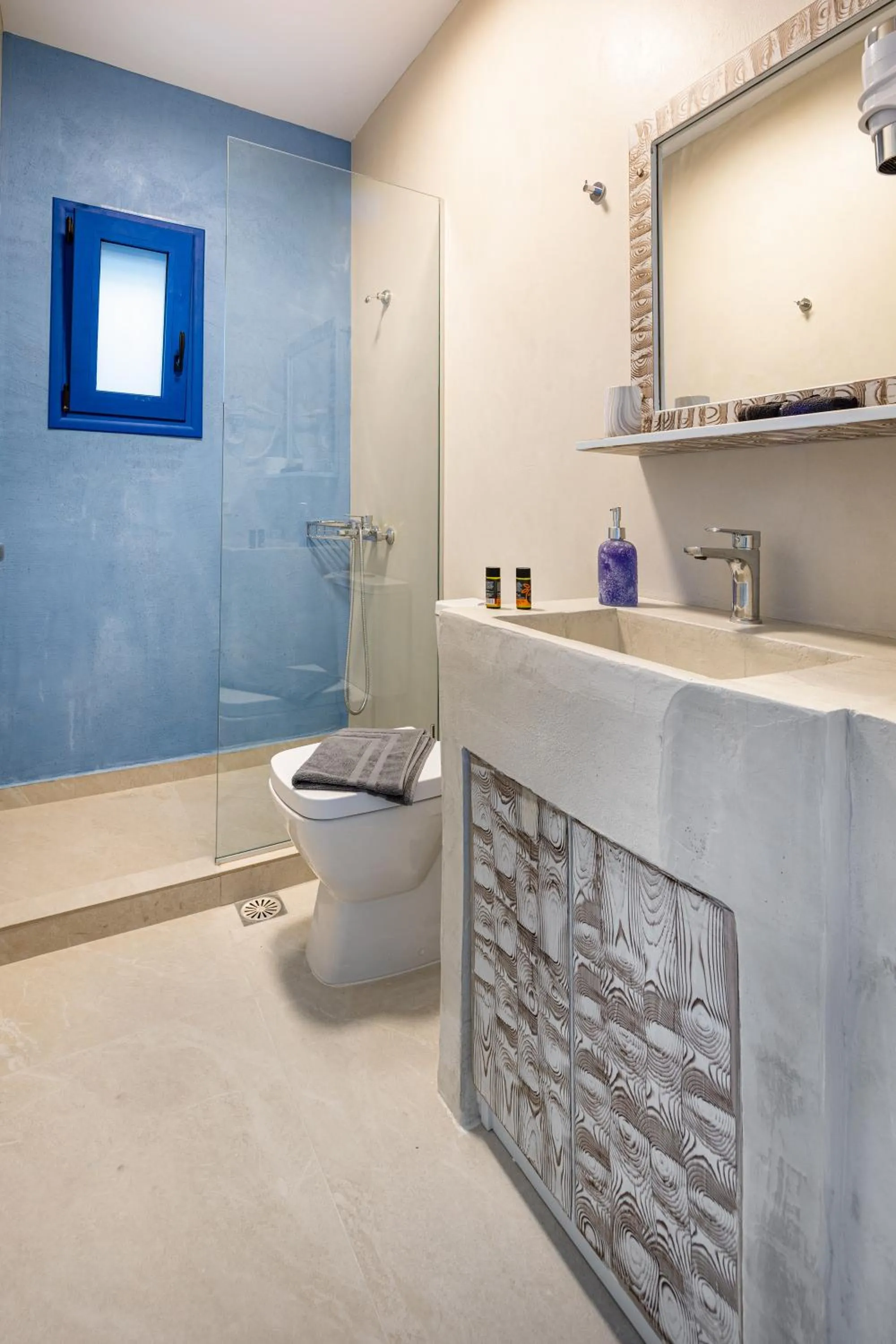Shower in Molos Apartments
