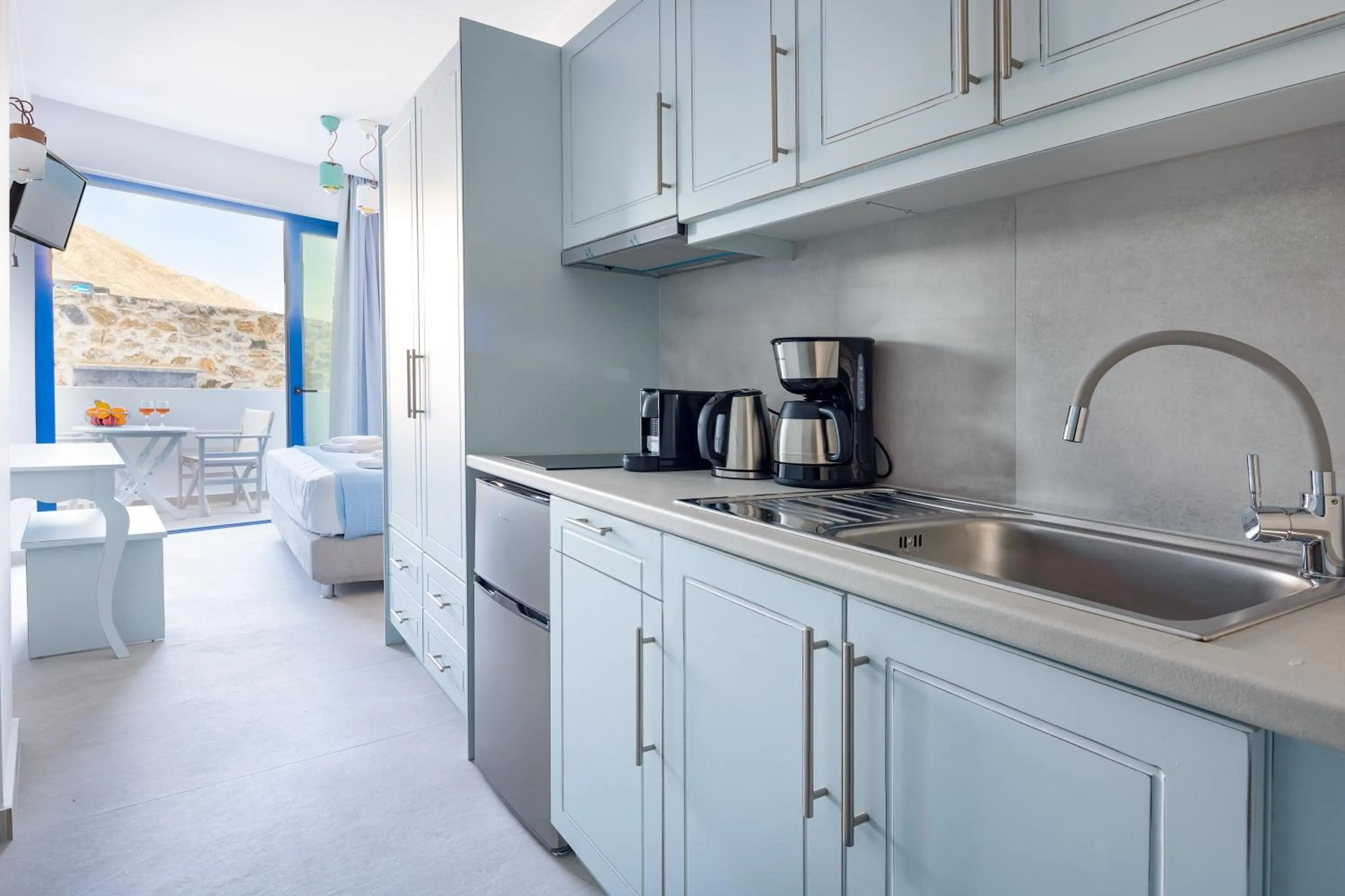 Coffee/tea facilities in Molos Apartments