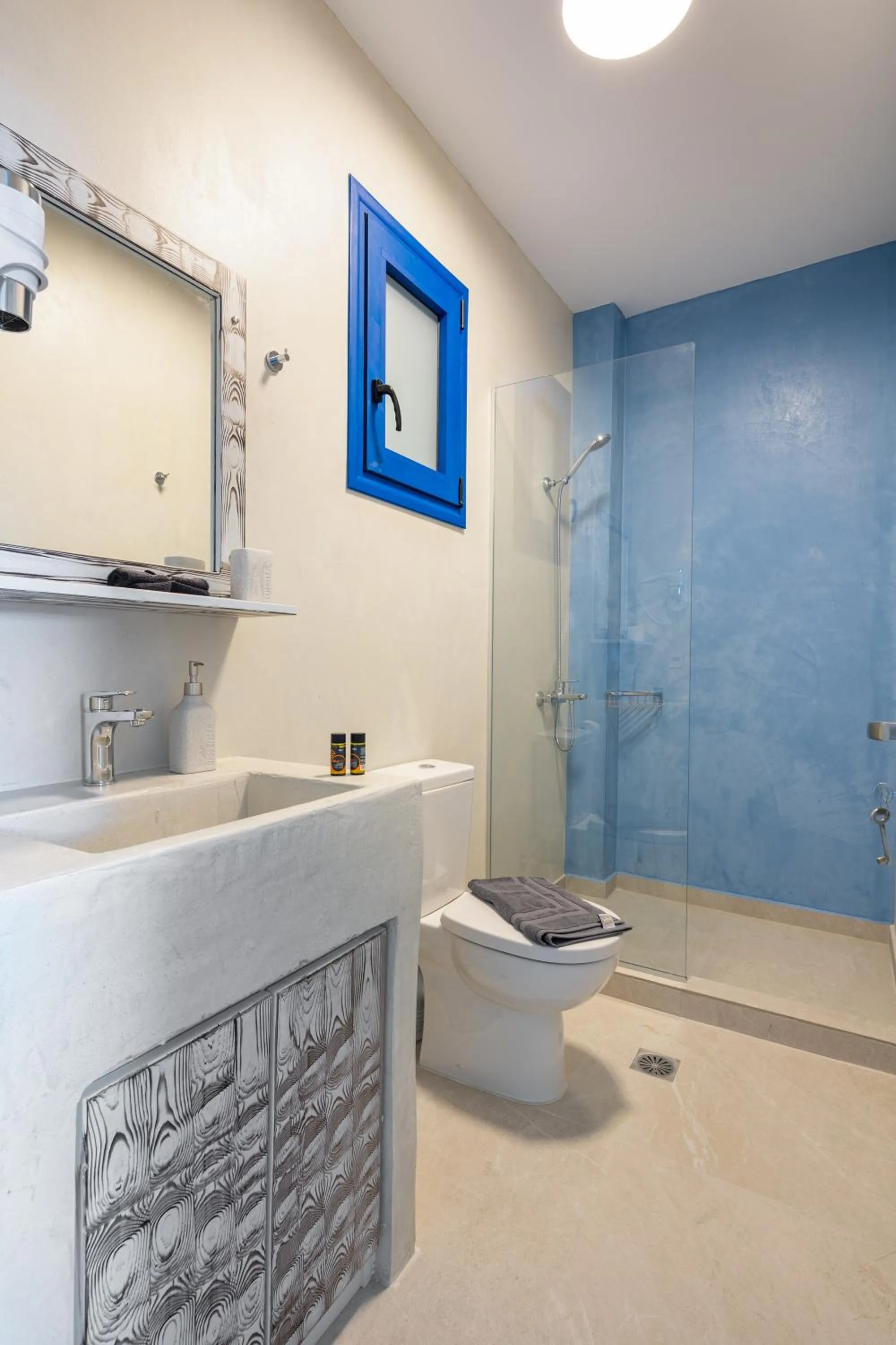 Shower in Molos Apartments