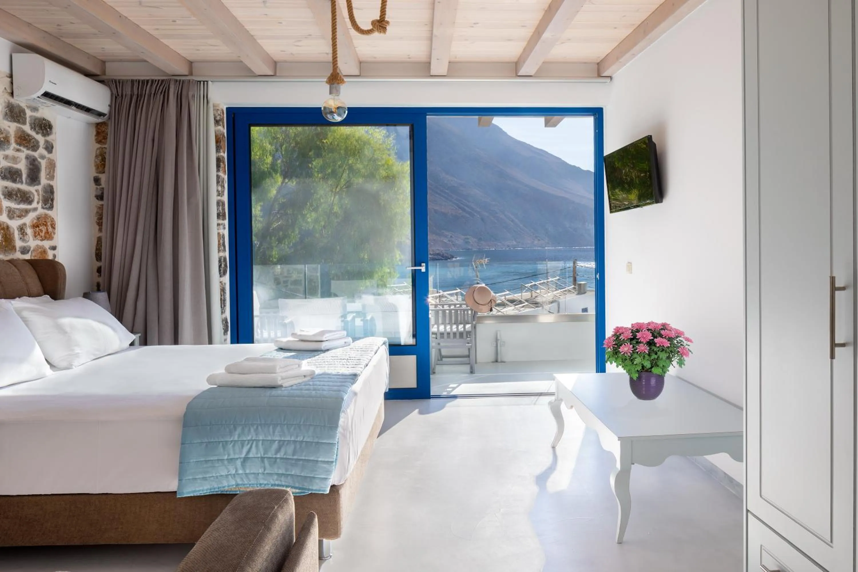 Bedroom, Bed in Molos Apartments