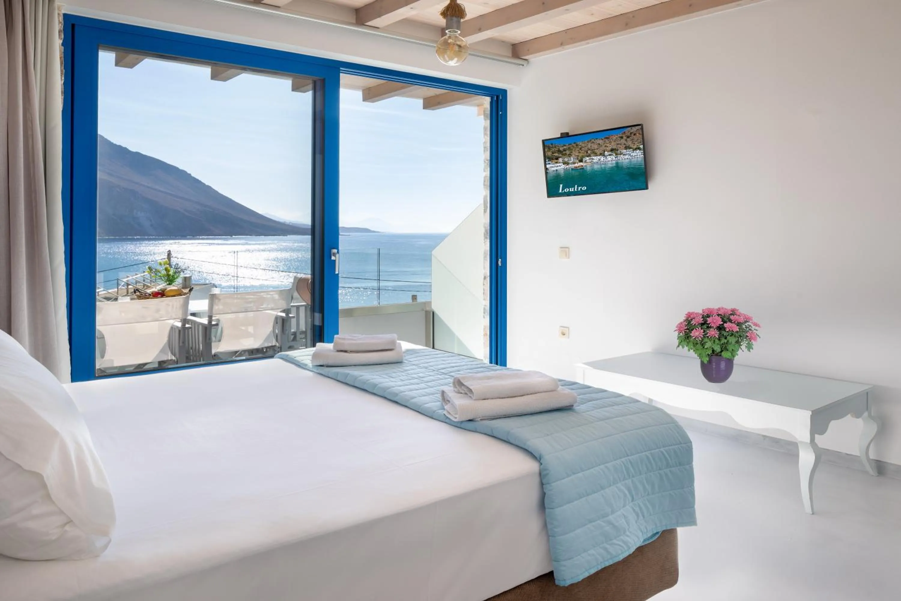 Bed in Molos Apartments