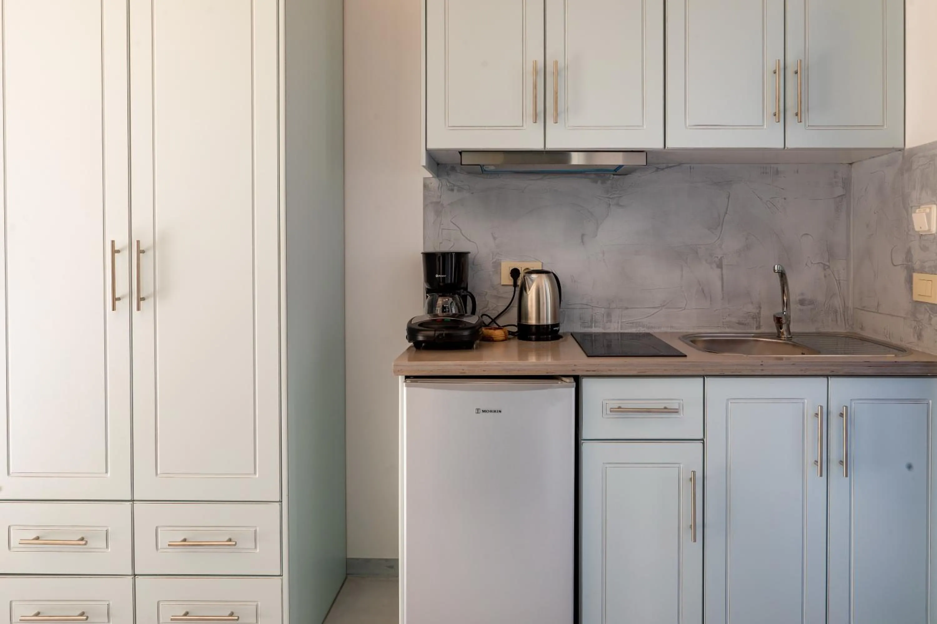 Kitchen or kitchenette in Molos Apartments