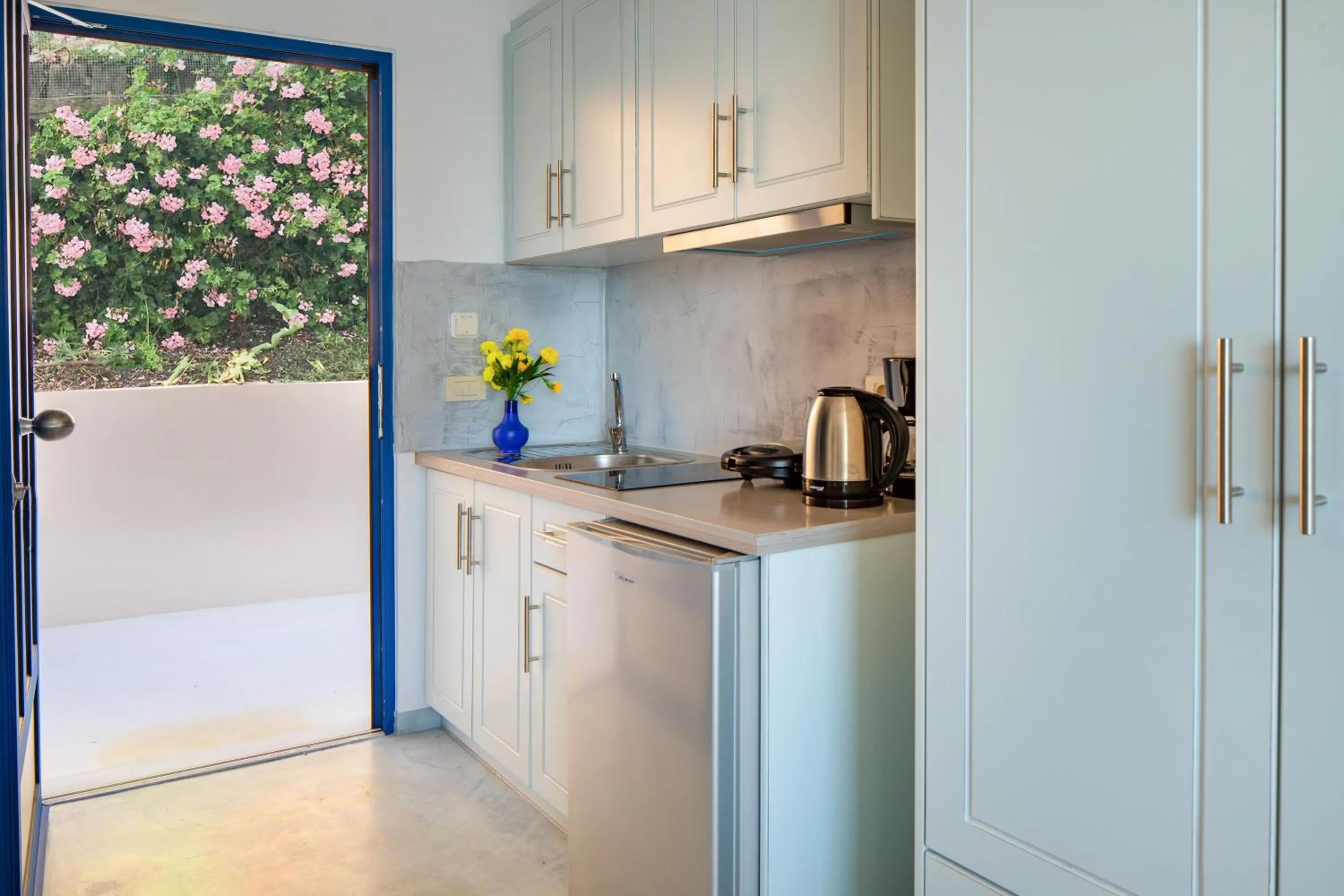 Kitchen or kitchenette in Molos Apartments