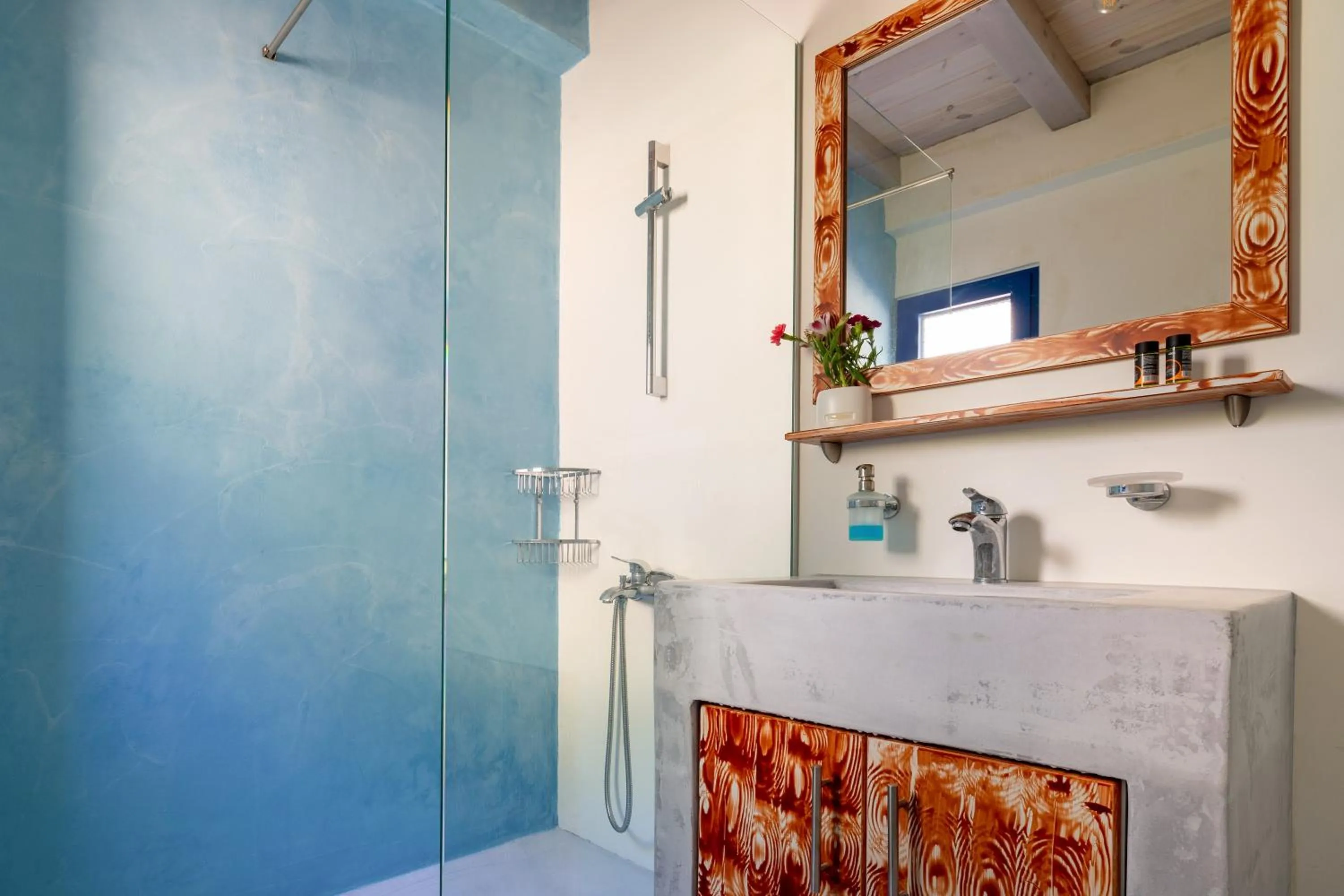 Shower in Molos Apartments