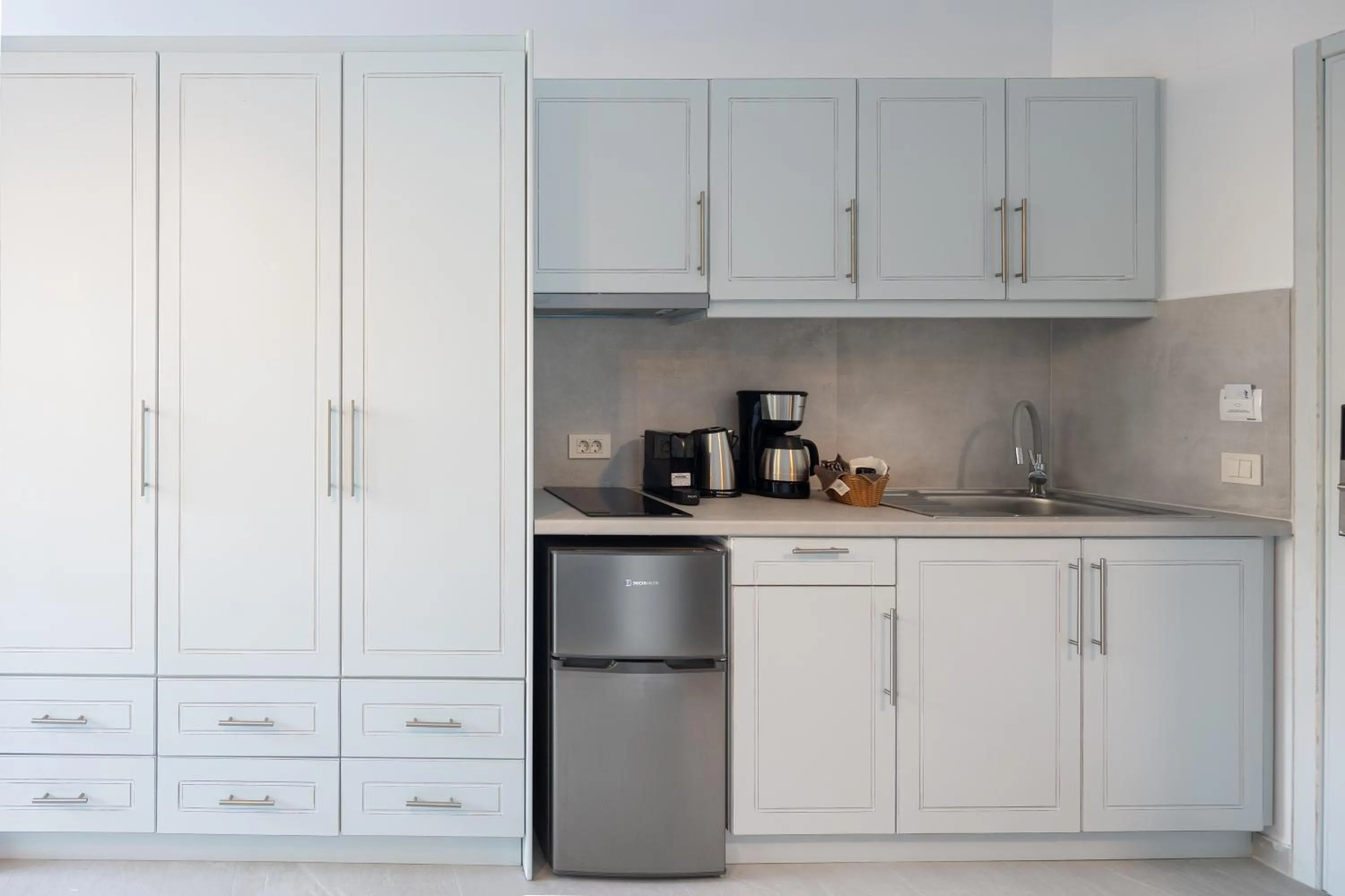 Coffee/tea facilities in Molos Apartments