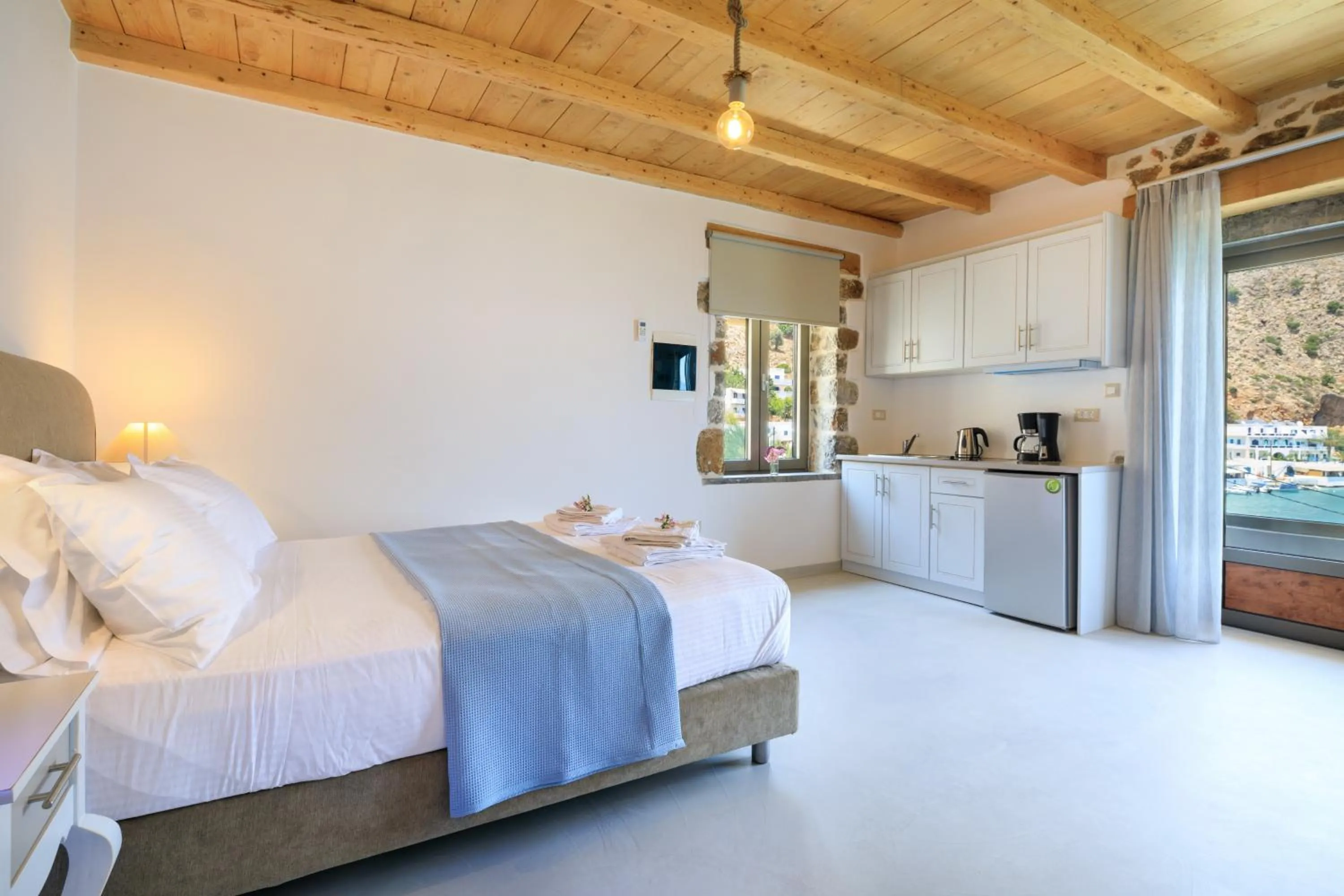 Kitchen or kitchenette, Bed in Molos Apartments