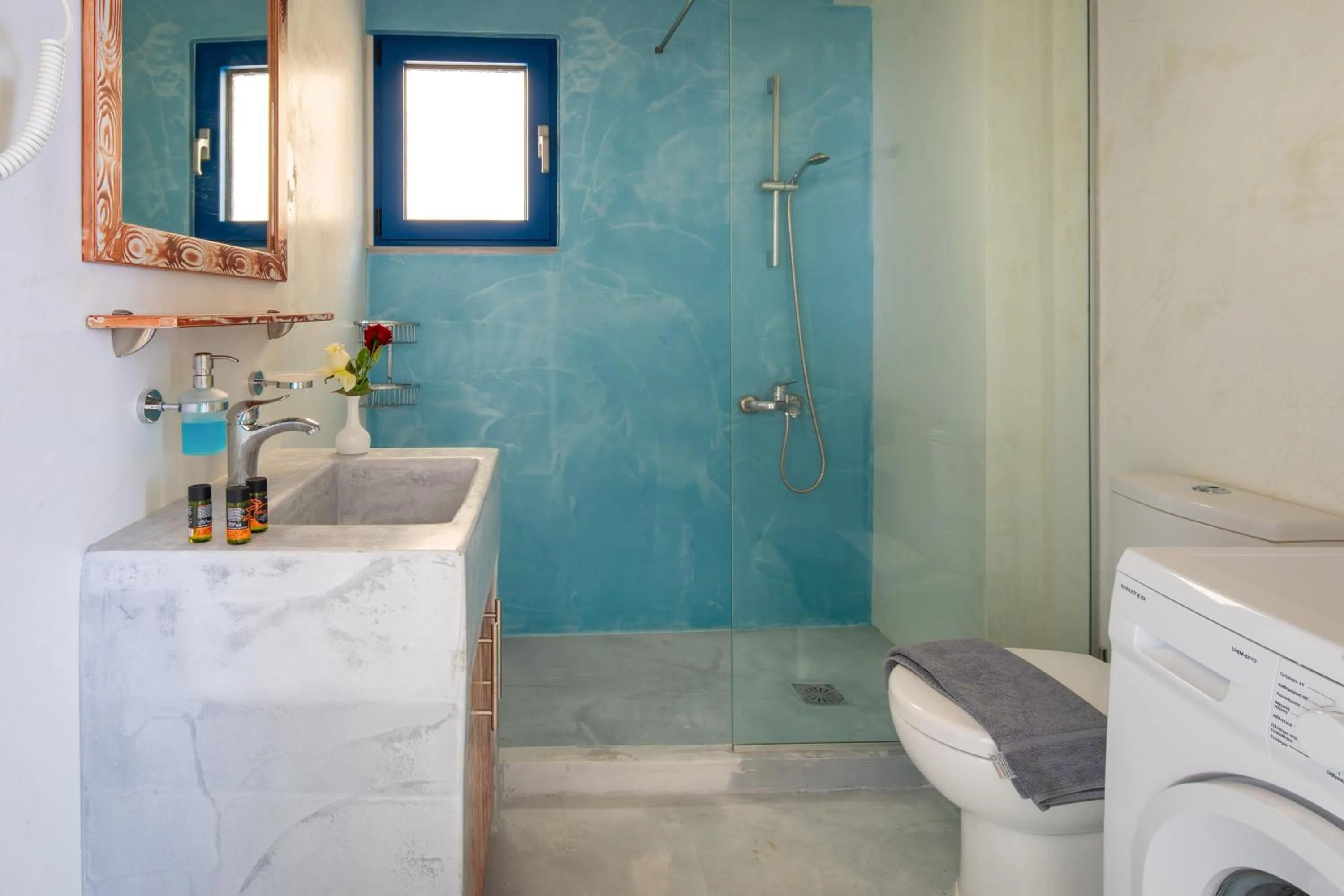 Shower in Molos Apartments