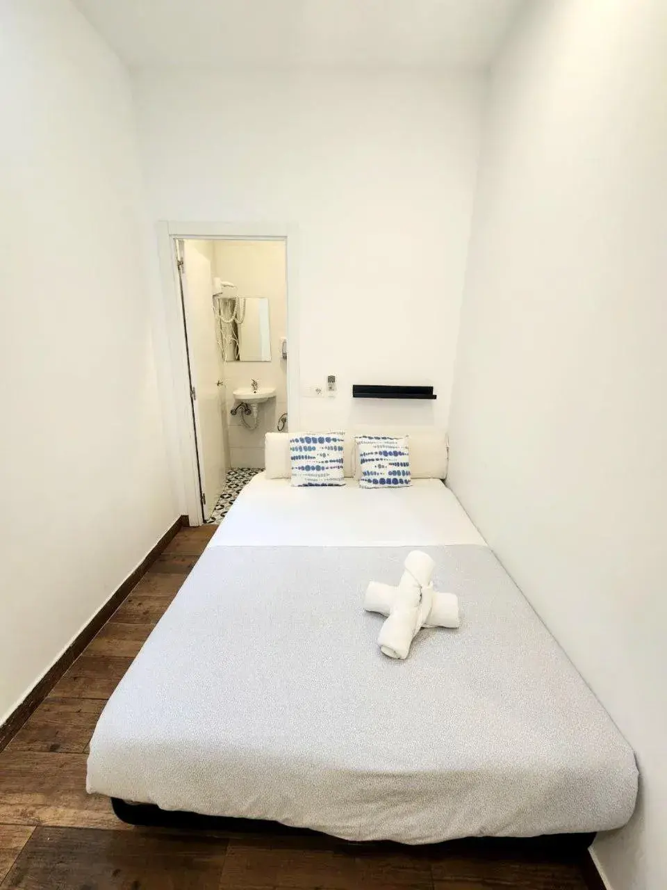 Double Room with Private Bathroom in AYZ Javier Cabrini - Auto check-in property Double Room with Private Bathroom in AYZ Javier Cabrini - Auto check-in property