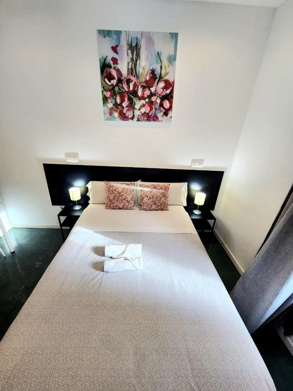 Bed in AYZ Javier Cabrini - Auto check-in property