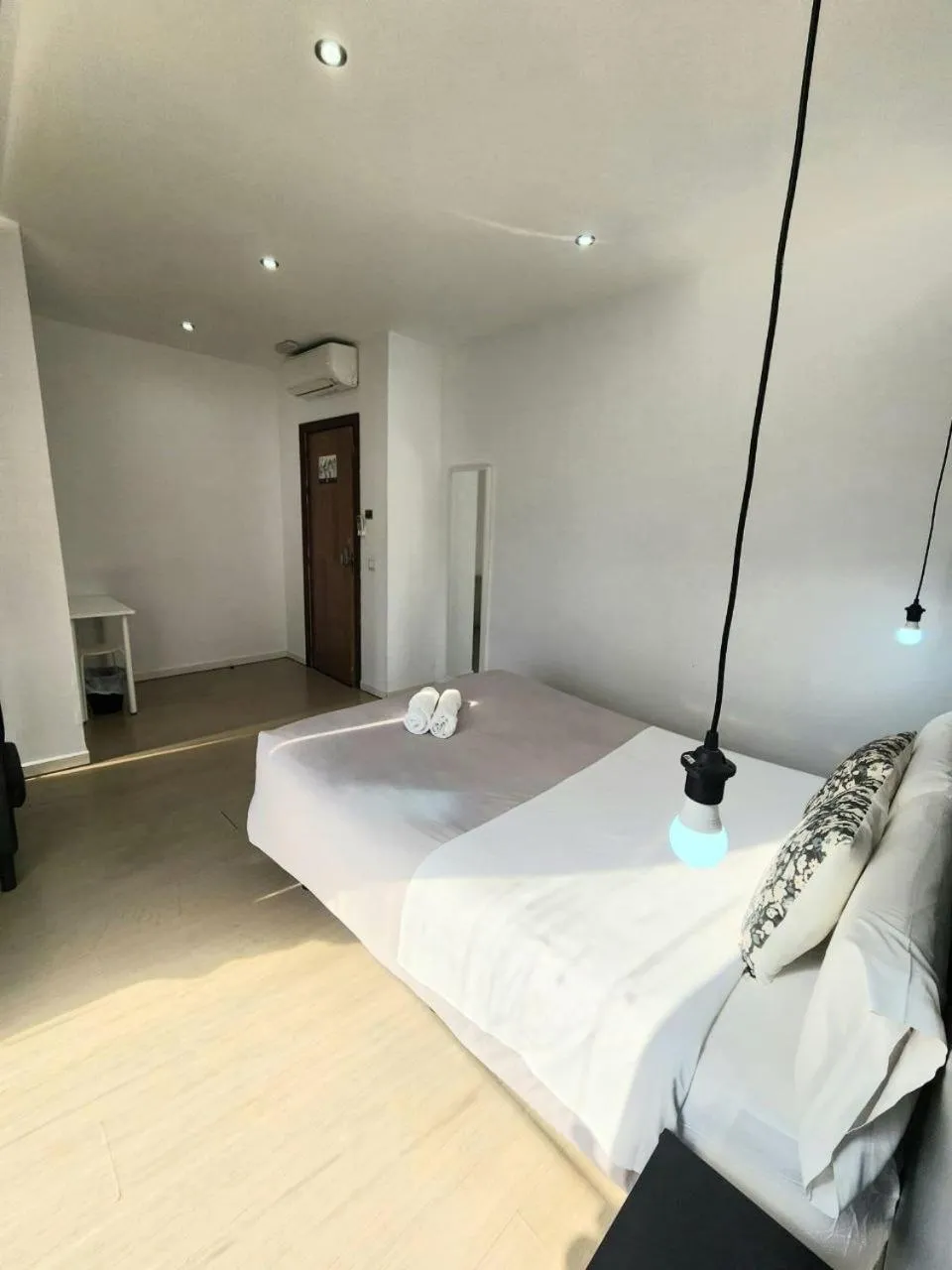 Bed in AYZ Javier Cabrini - Auto check-in property
