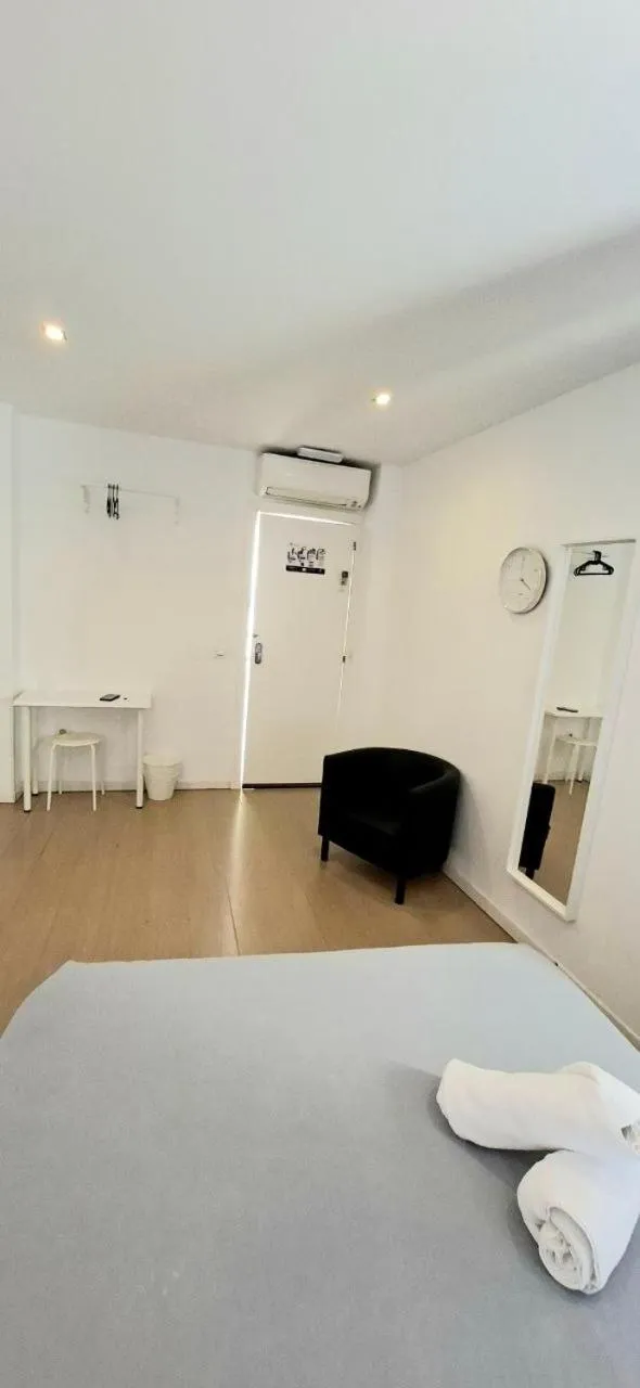 Bed in AYZ Javier Cabrini - Auto check-in property