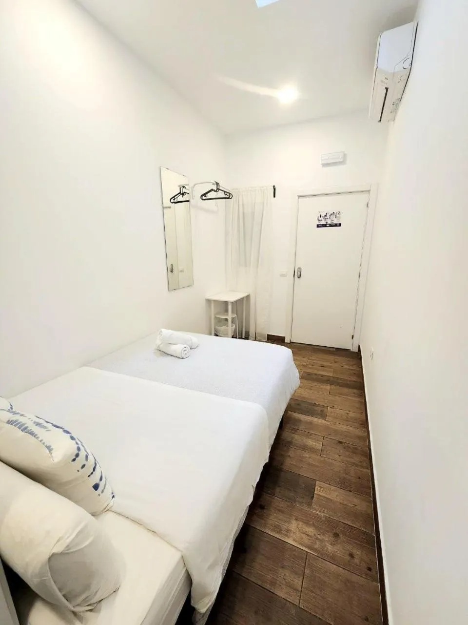 Bed in AYZ Javier Cabrini - Auto check-in property