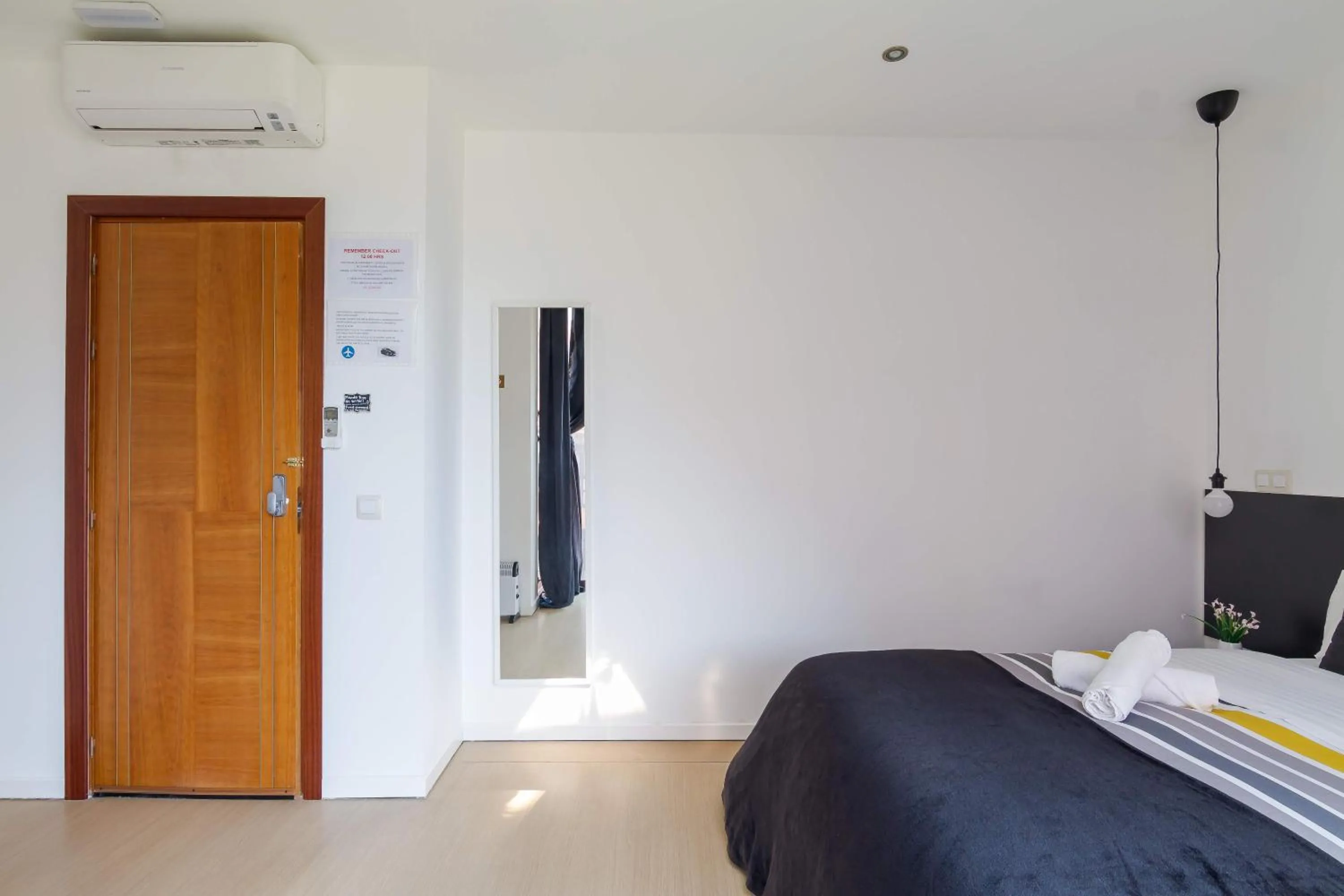 Bed in AYZ Javier Cabrini - Auto check-in property