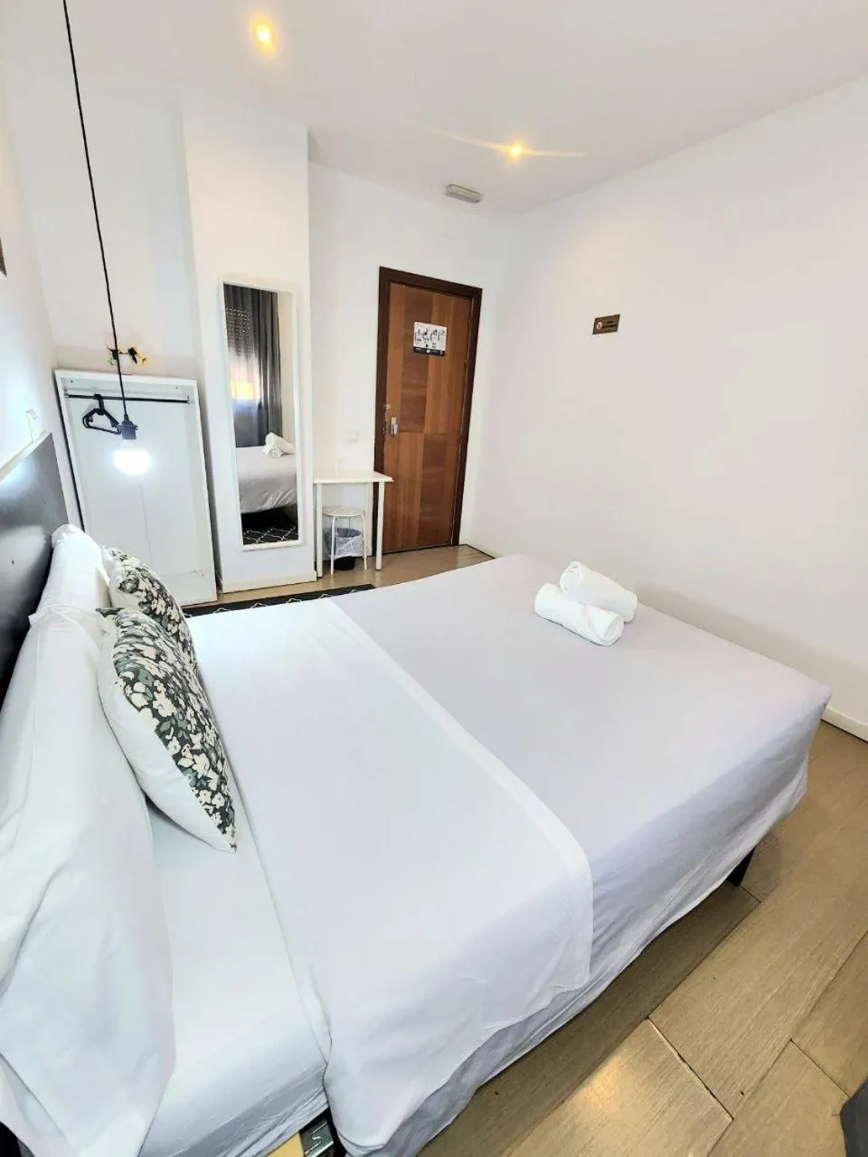 Bed in AYZ Javier Cabrini - Auto check-in property