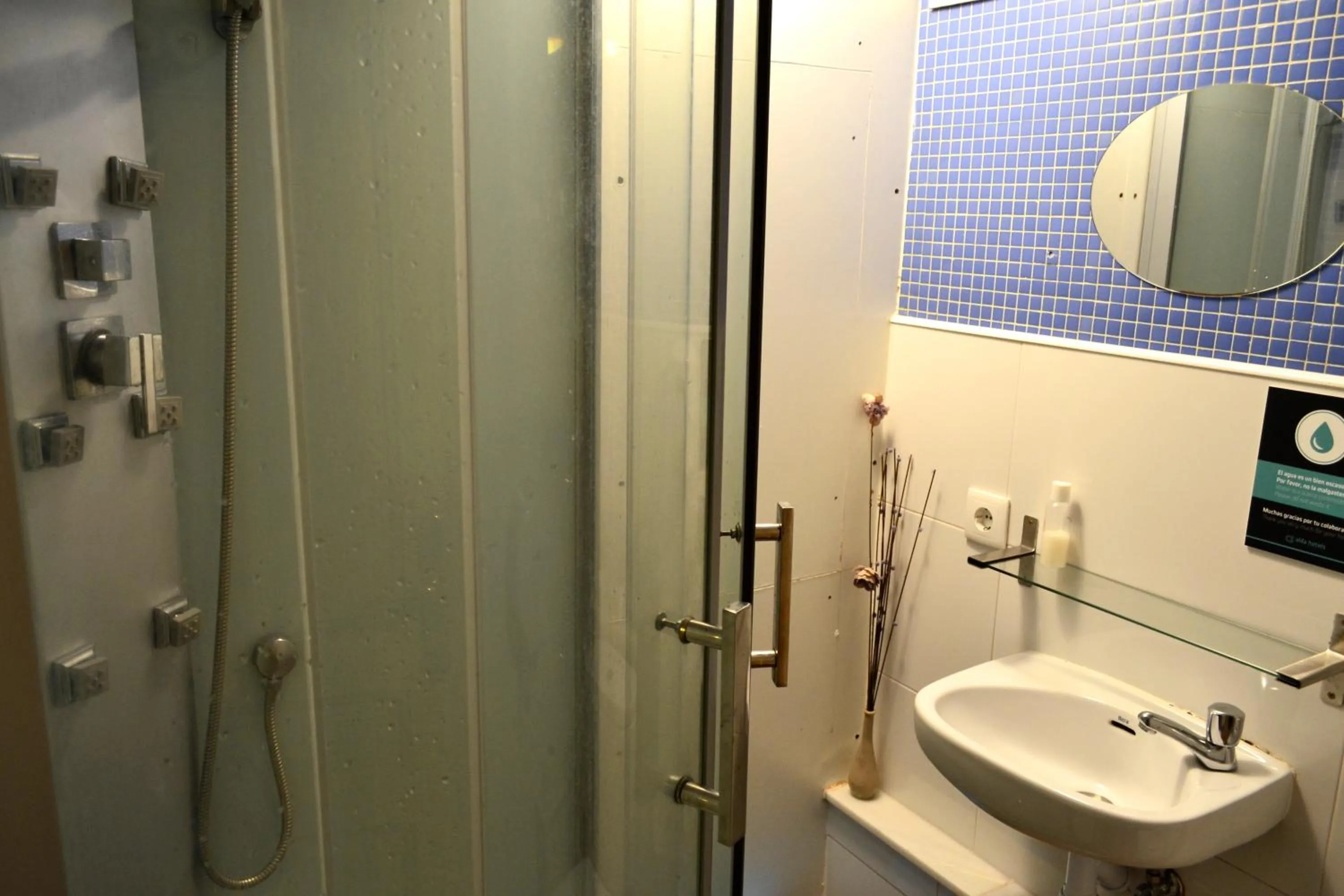 Shower in Albergue O Fogar de Teodomiro