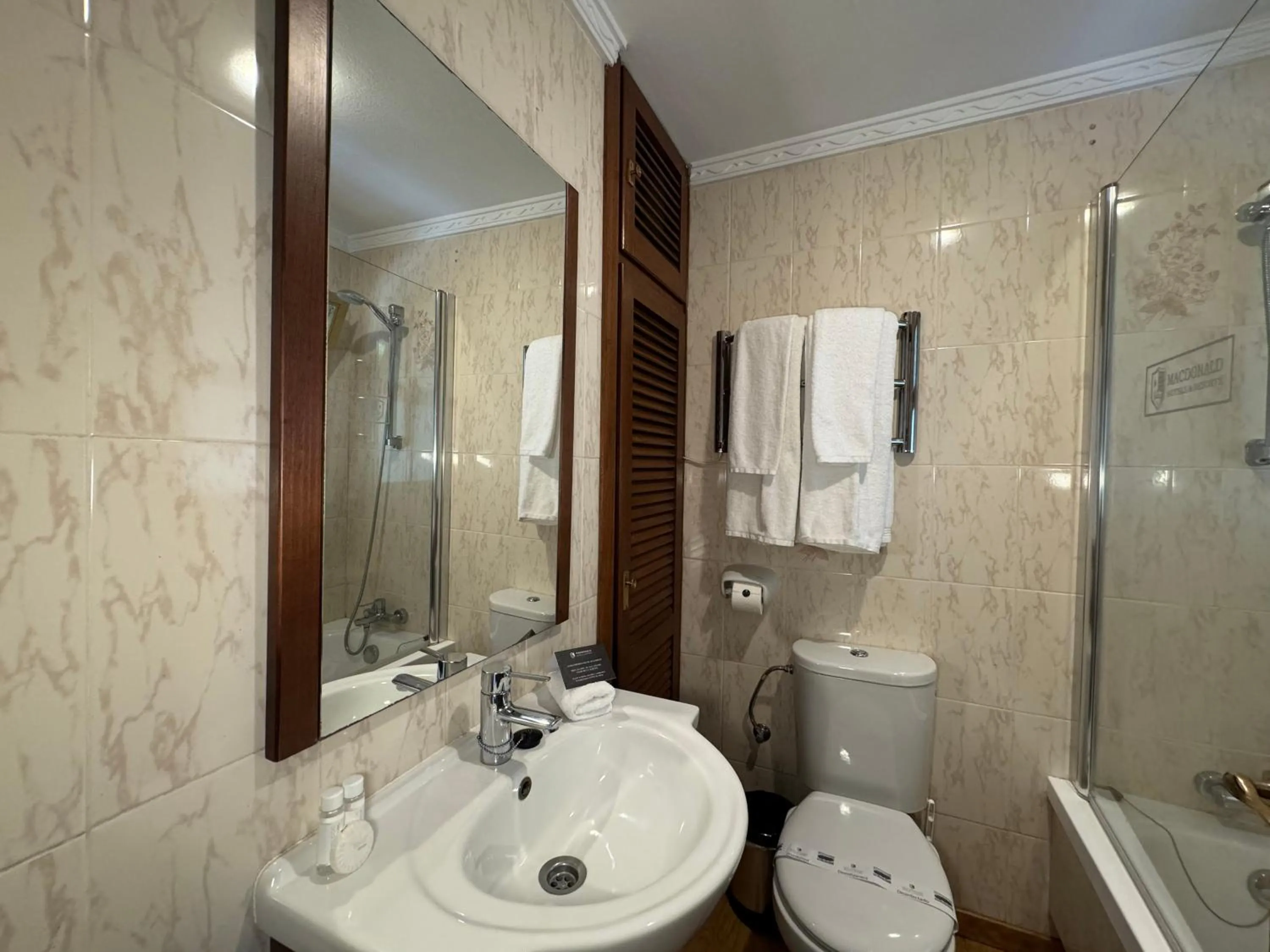 Bathroom in Macdonald Leila Playa Resort