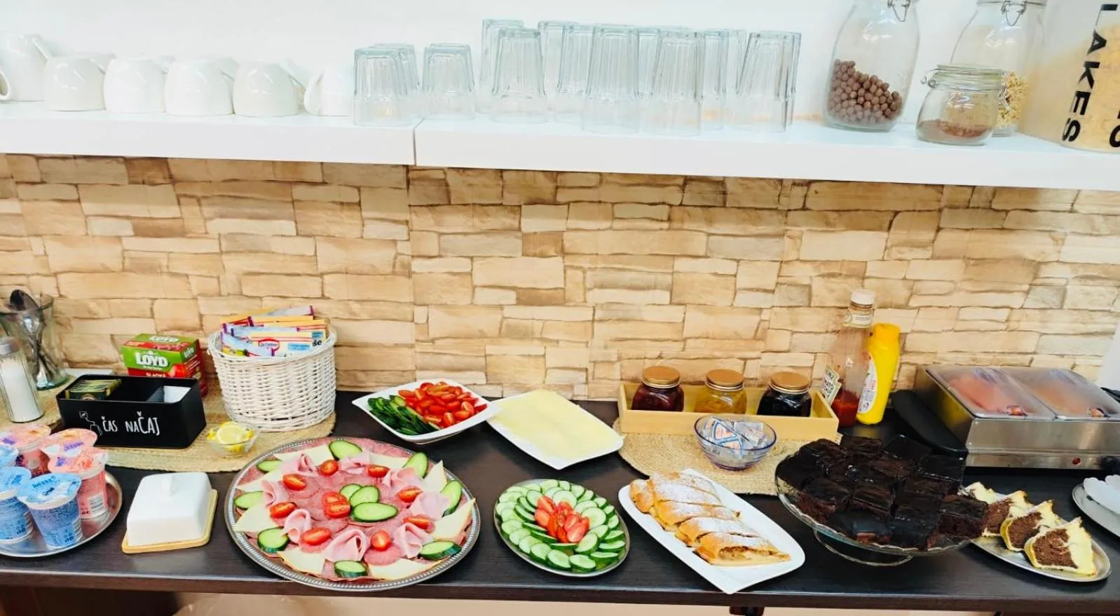 Buffet breakfast in Art HOTEL