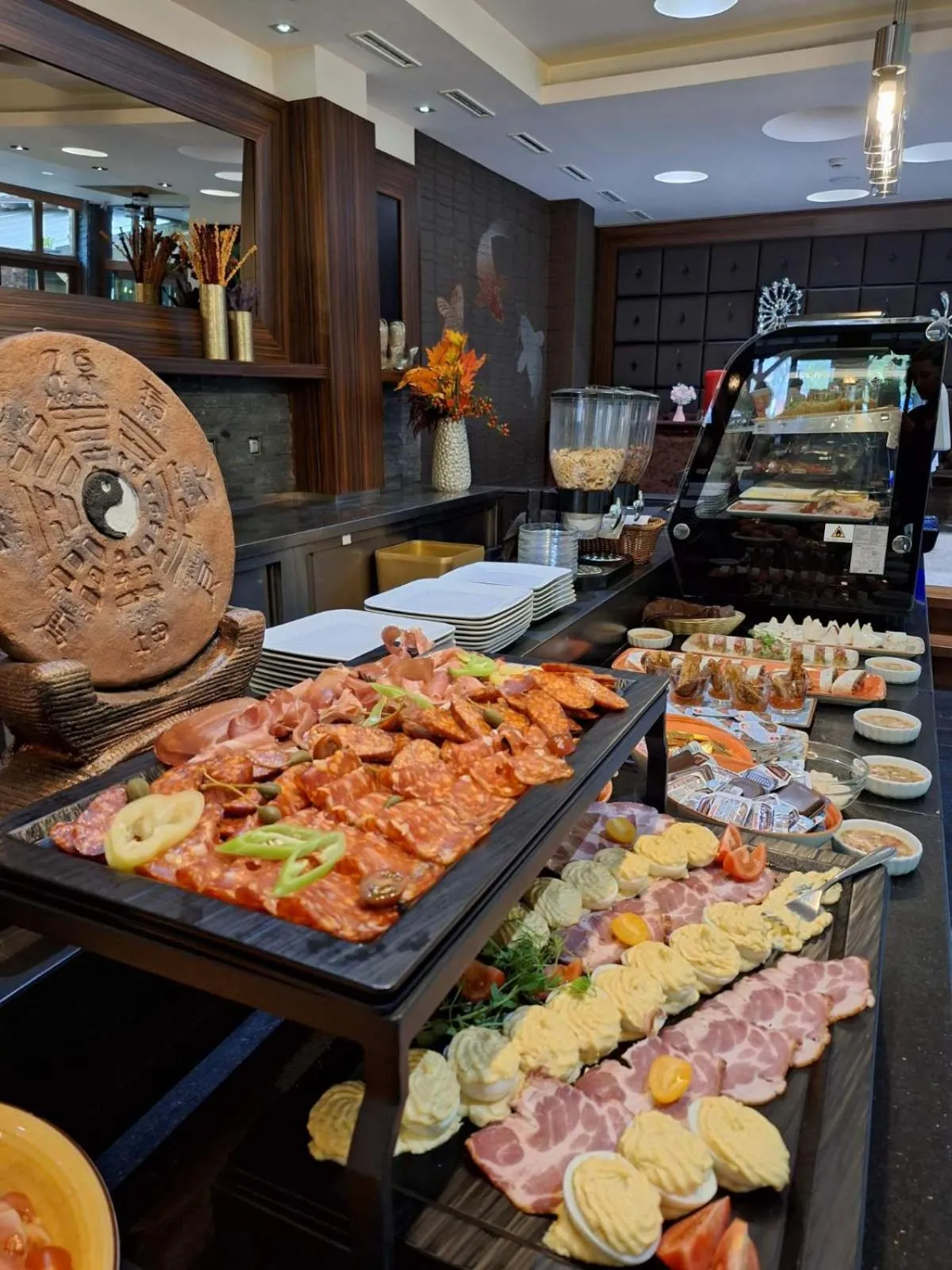 Food and drinks in Duna Garden Hotel