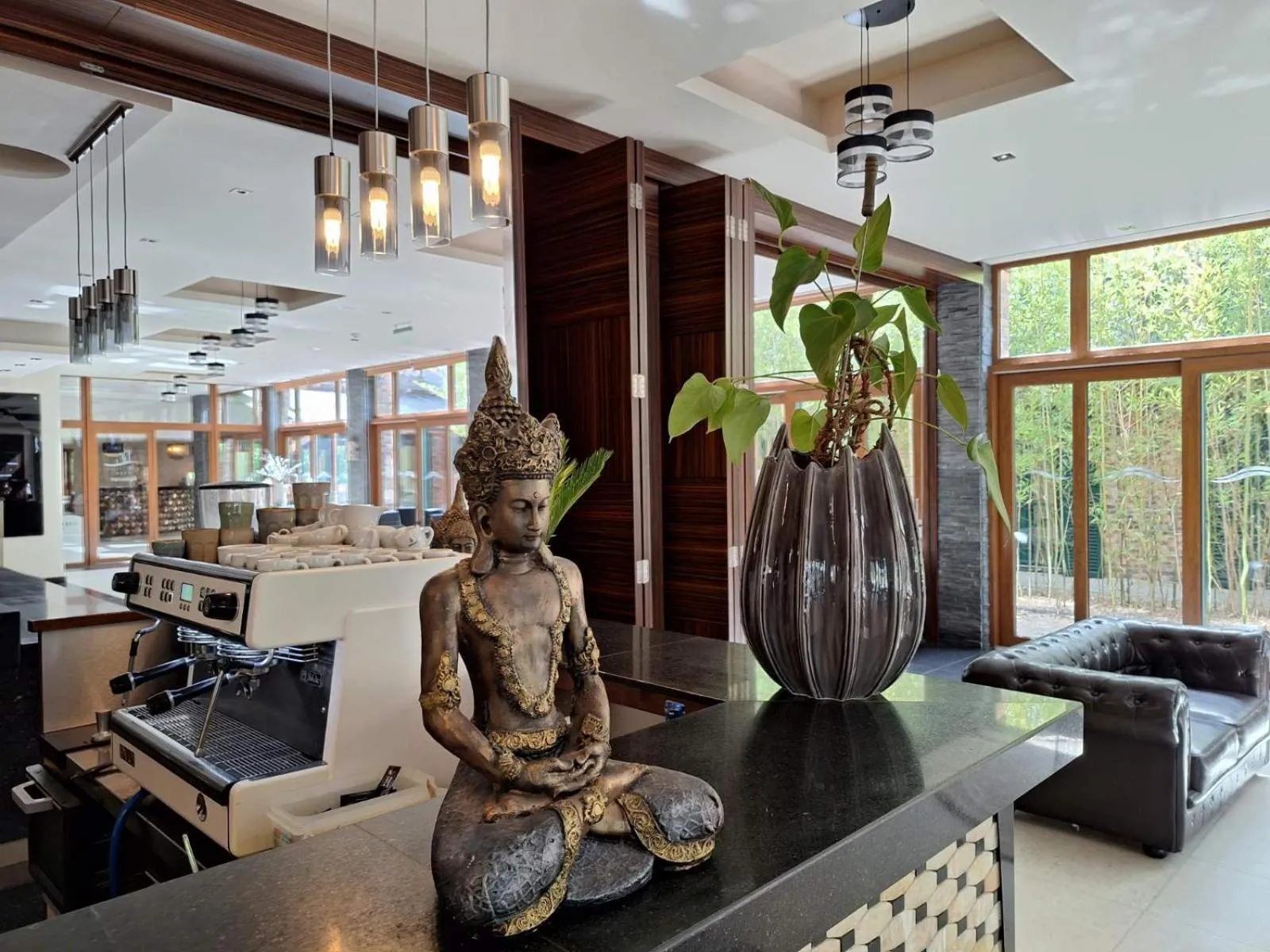 Restaurant/places to eat in Duna Garden Hotel