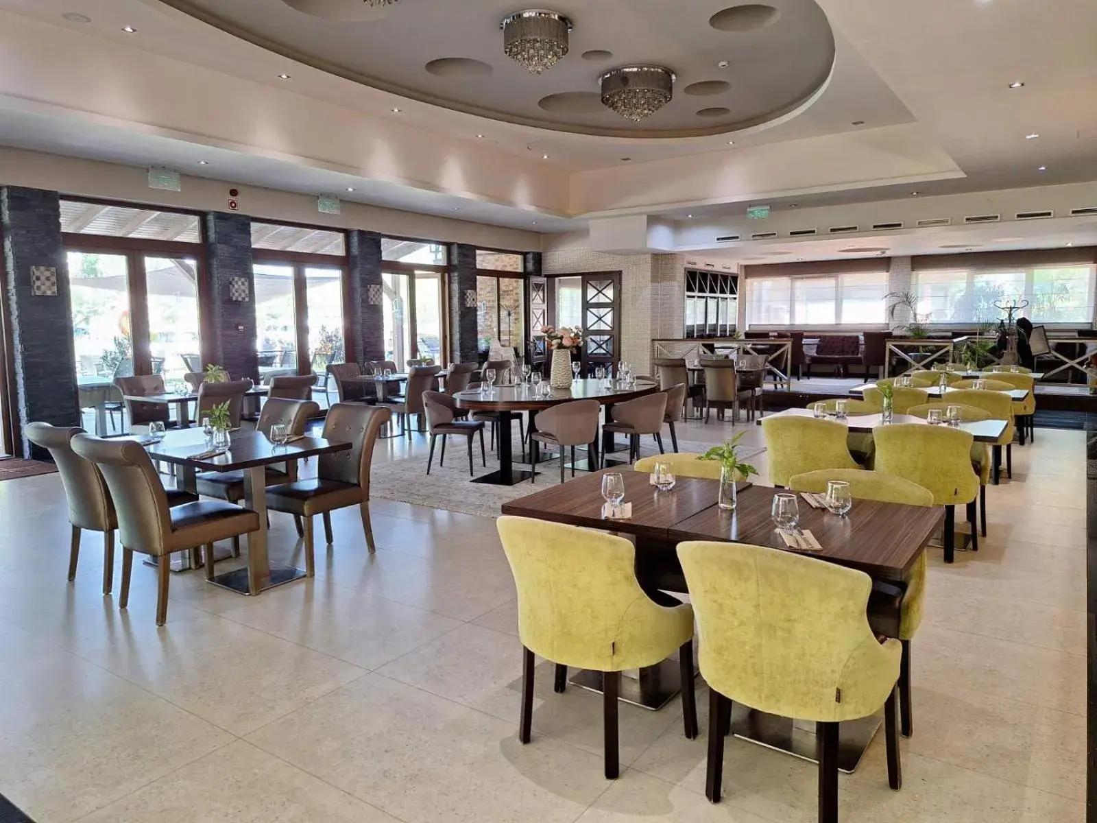 Restaurant/places to eat in Duna Garden Hotel Restaurant/places to eat in Duna Garden Hotel