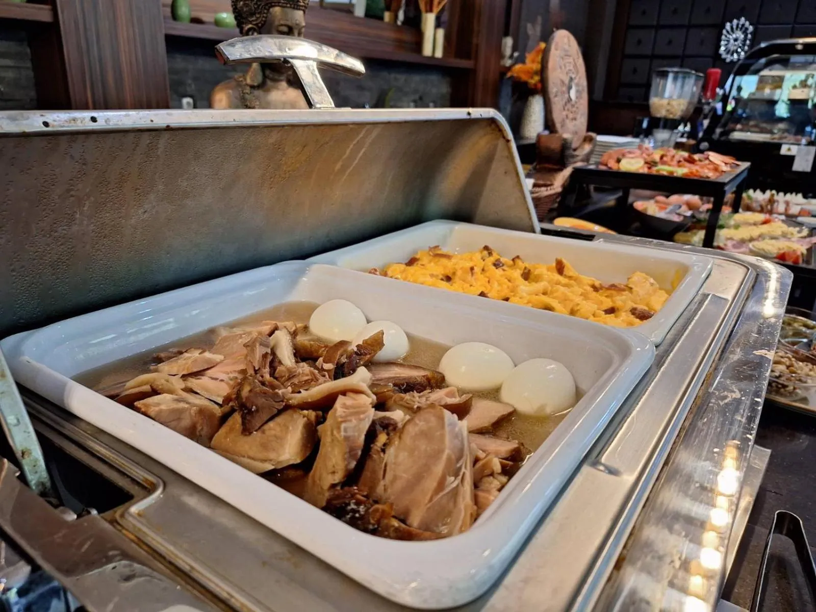 Food and drinks in Duna Garden Hotel