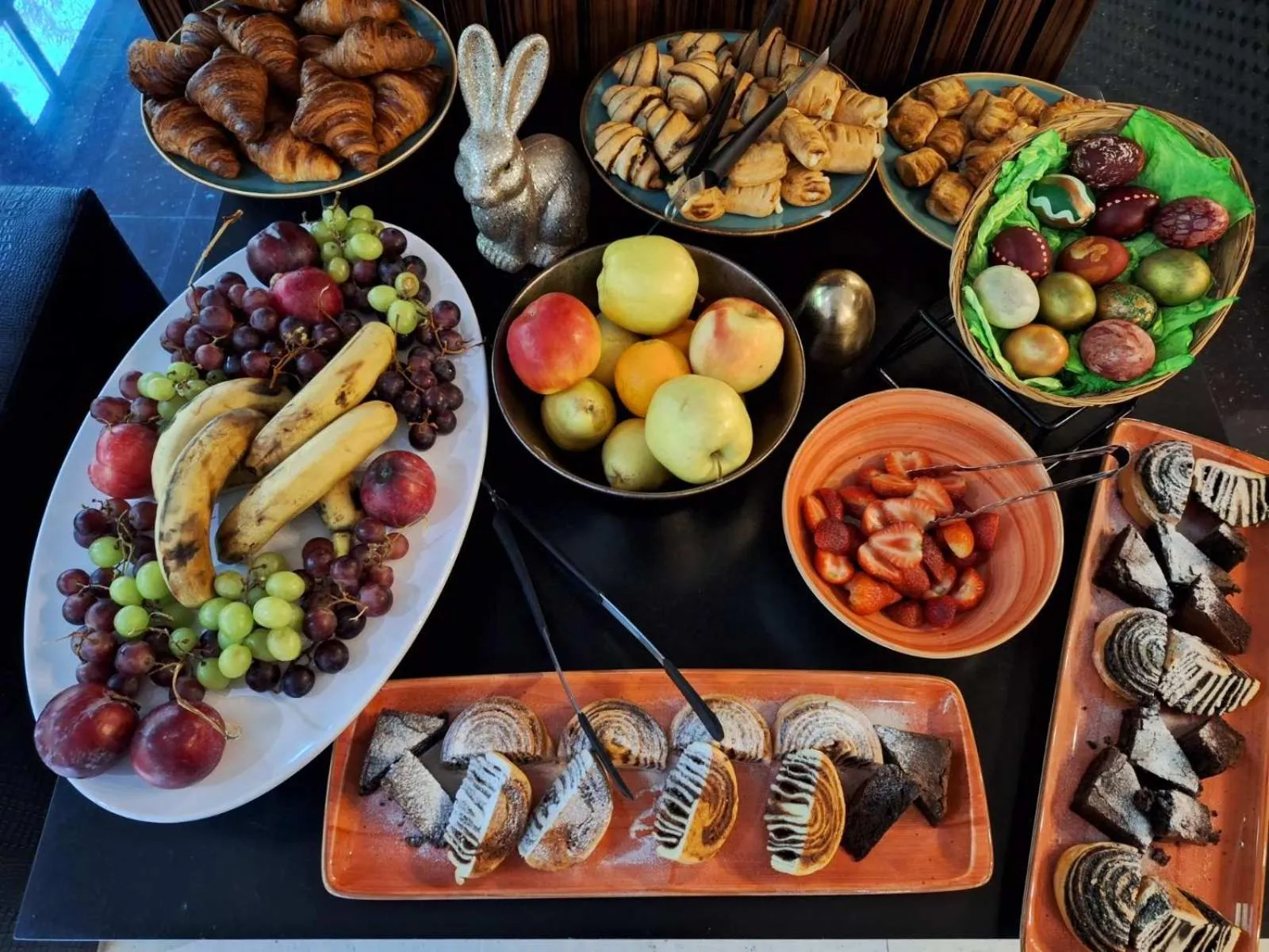 Food and drinks in Duna Garden Hotel