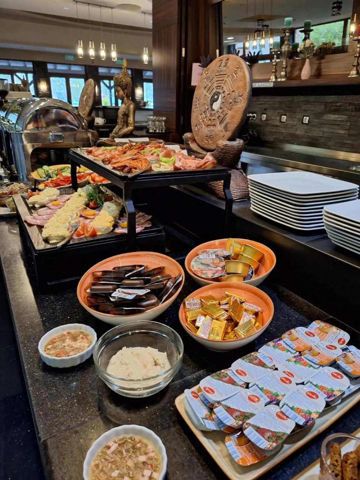 Food and drinks in Duna Garden Hotel