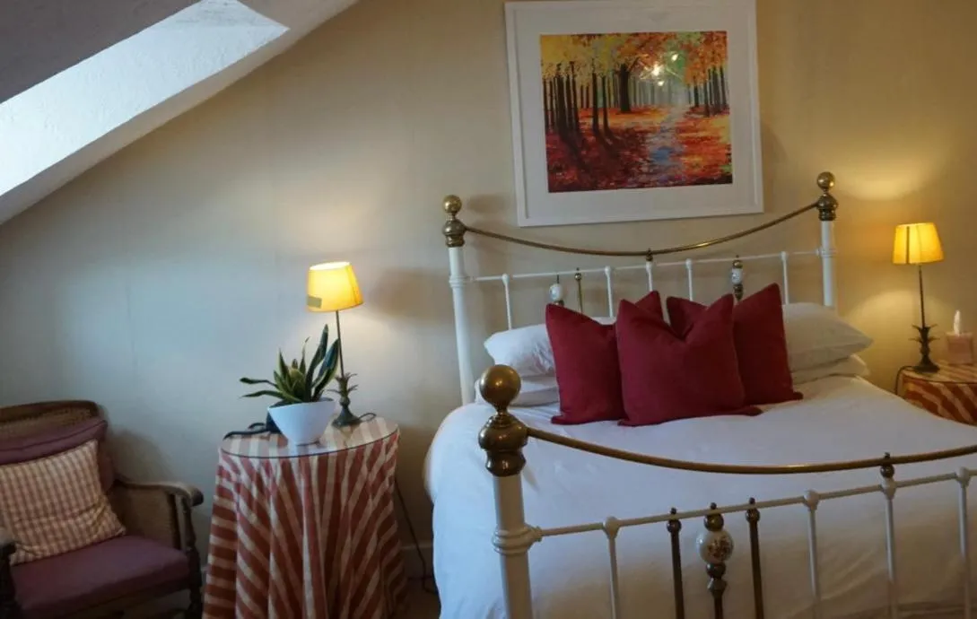 Bed in Bishopsgate House Hotel