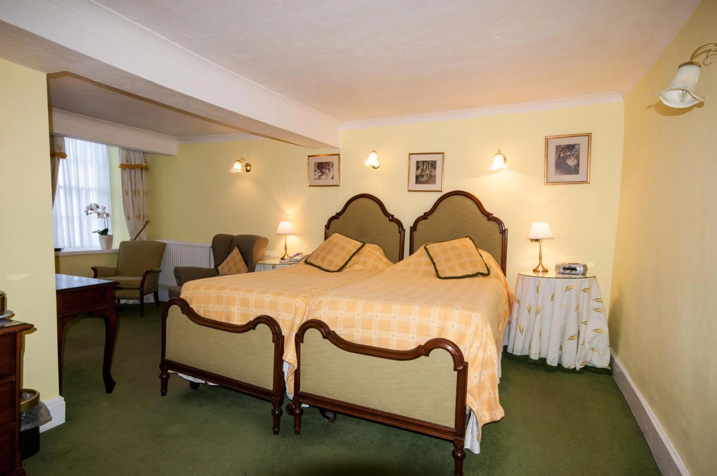 Day, Bed in Bishopsgate House Hotel