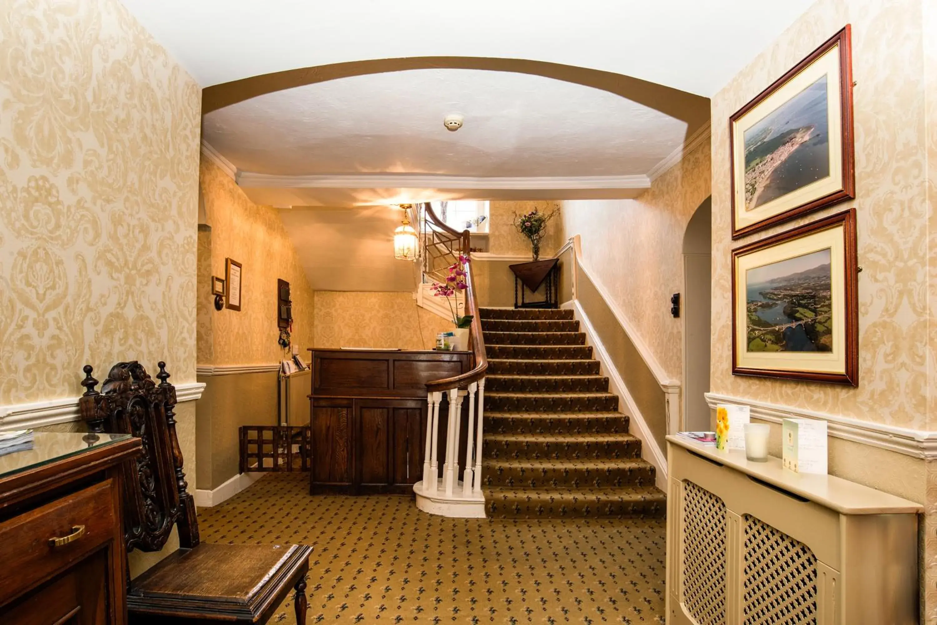 Lobby or reception in Bishopsgate House Hotel Lobby or reception in Bishopsgate House Hotel