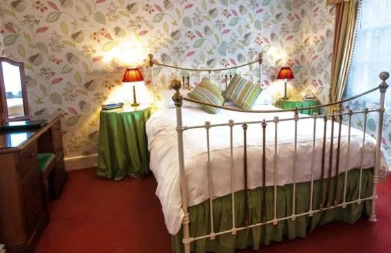 Bed in Bishopsgate House Hotel