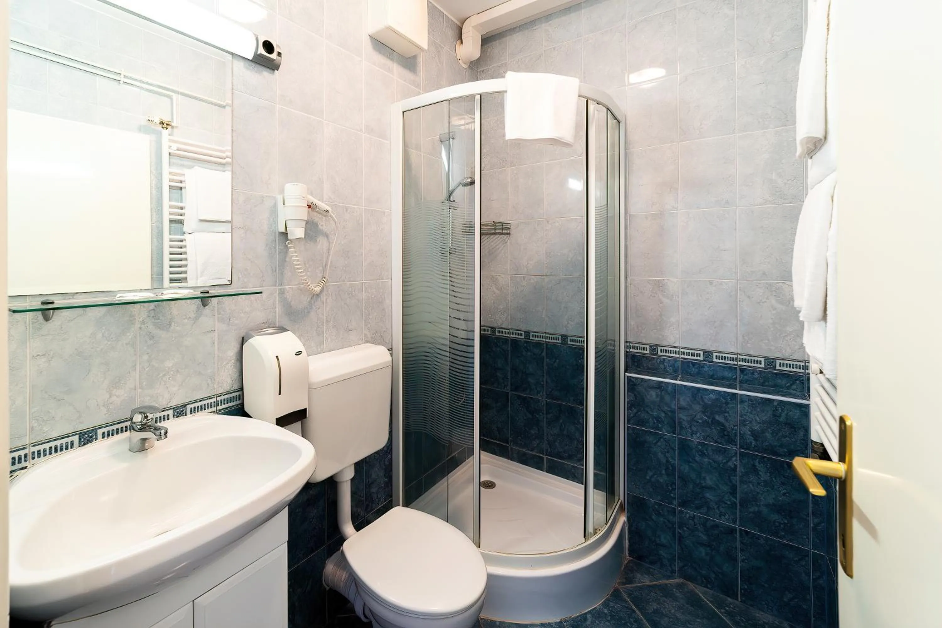 Bathroom in Napfény Hotel