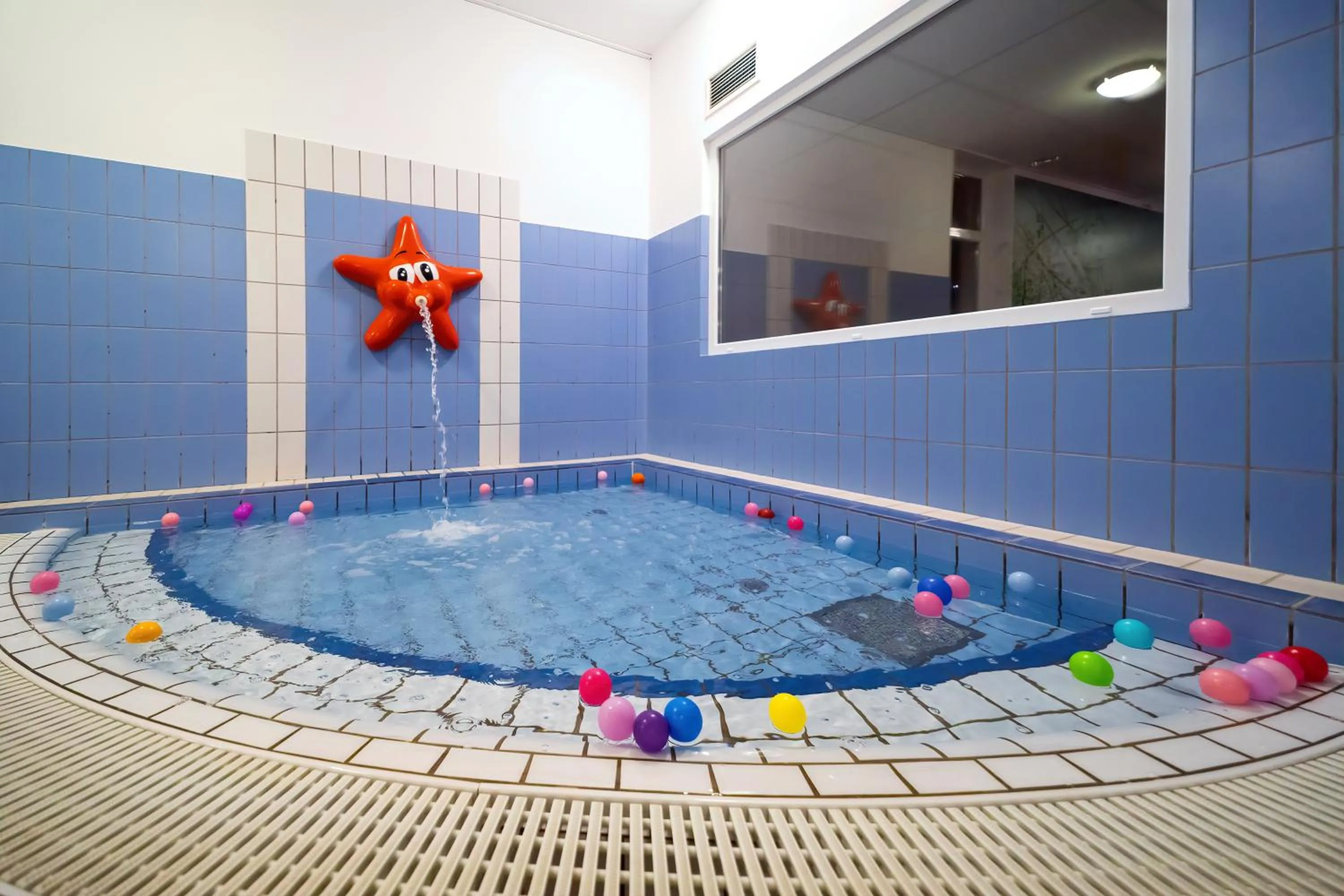 Swimming pool in Napfény Hotel