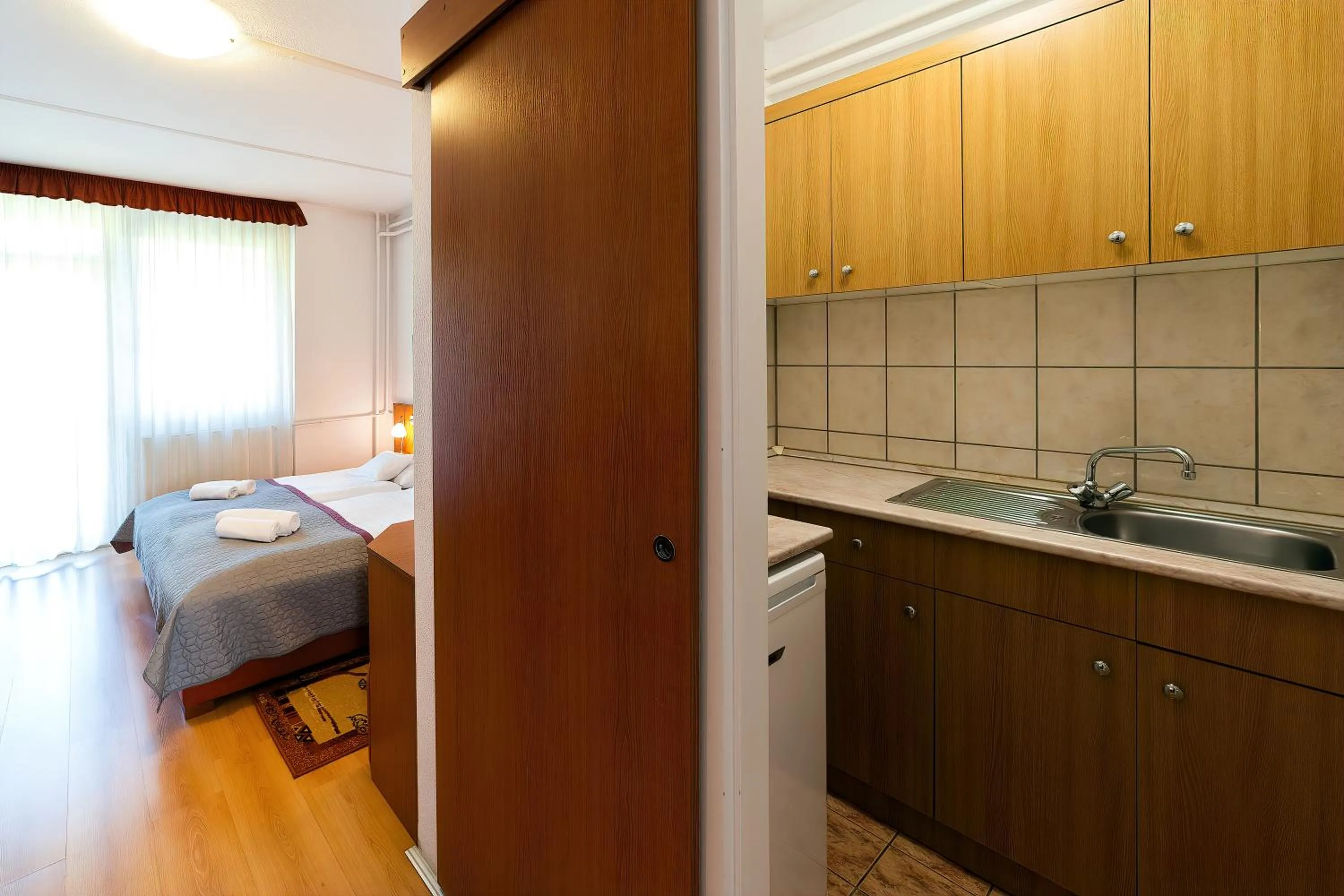 Coffee/tea facilities, Bed in Napfény Hotel