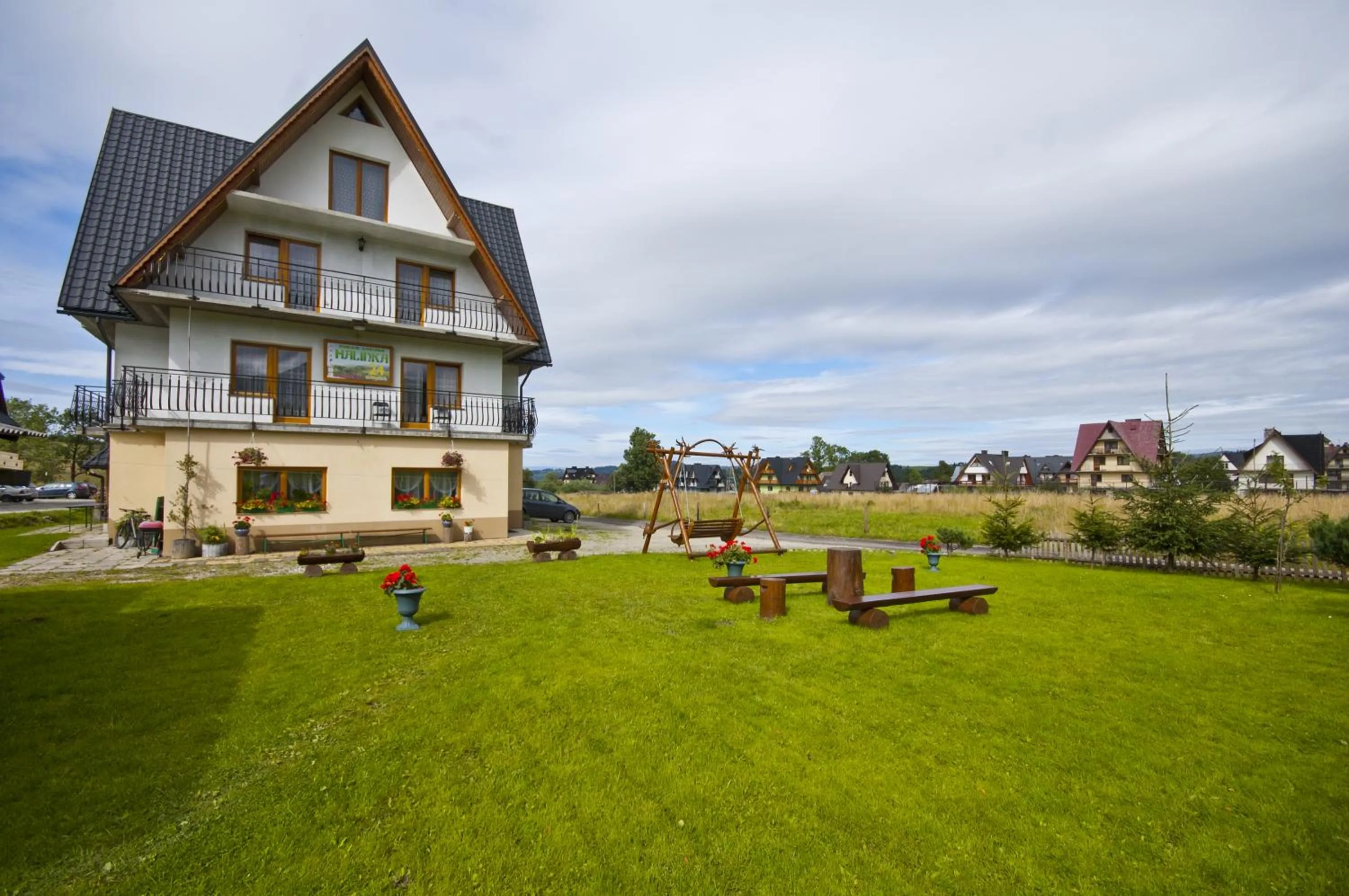 Property building in Willa Halinka