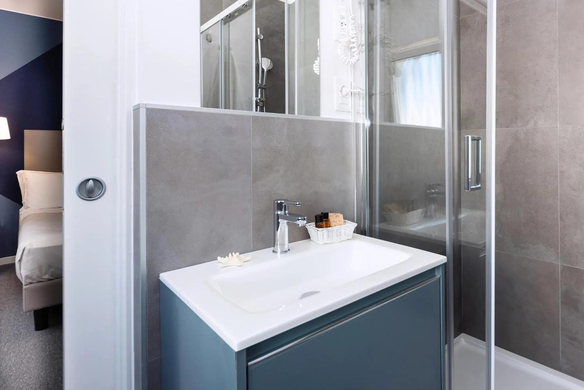 Bathroom in Hotel Aurora