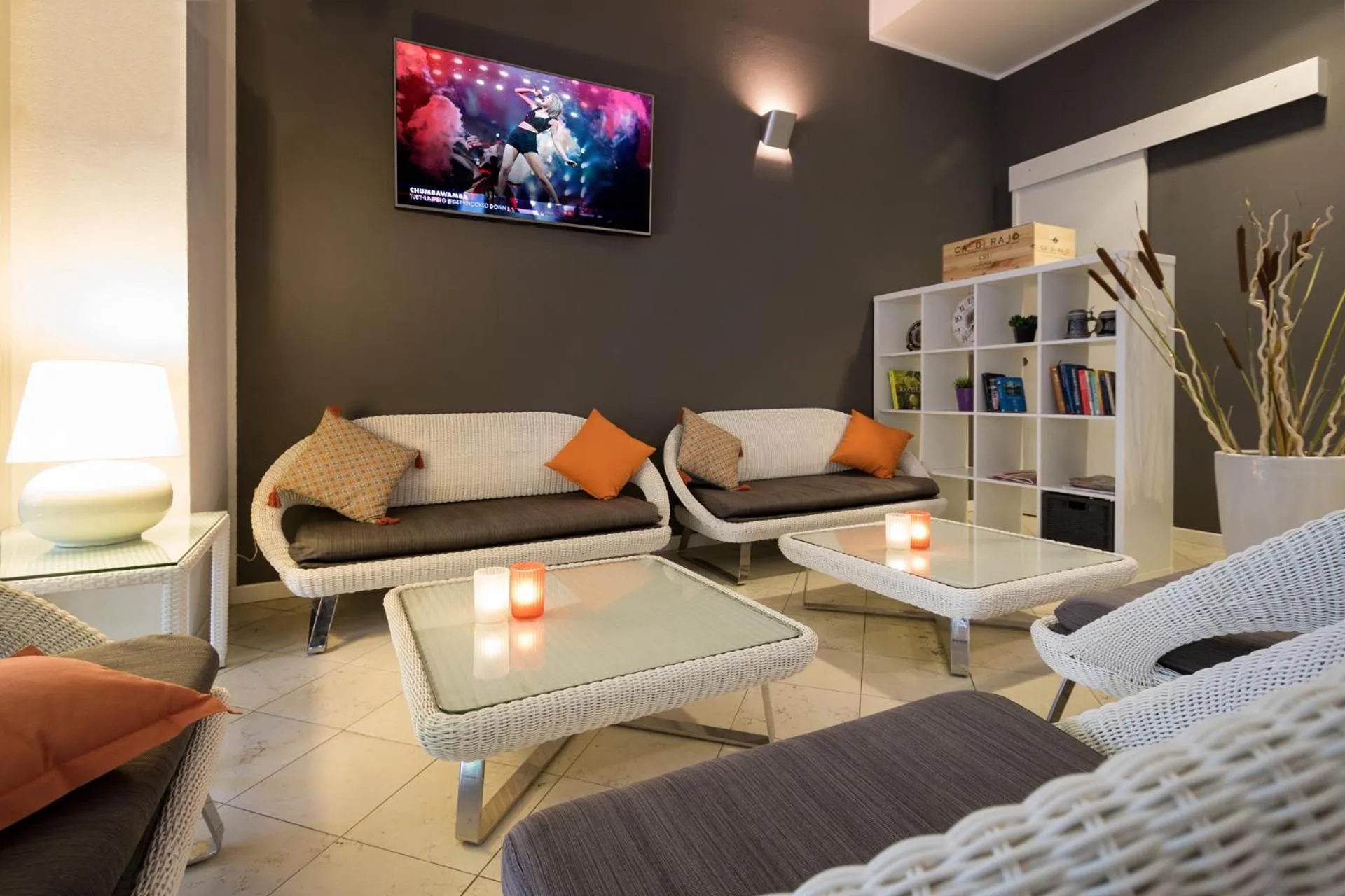 Communal lounge/ TV room in Hotel Aurora