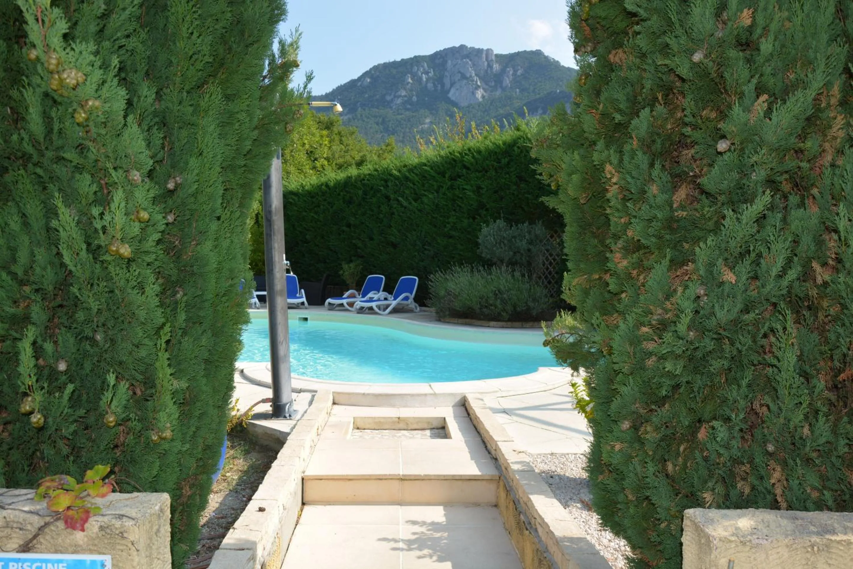 Pool view in Le Jardin des Gorges