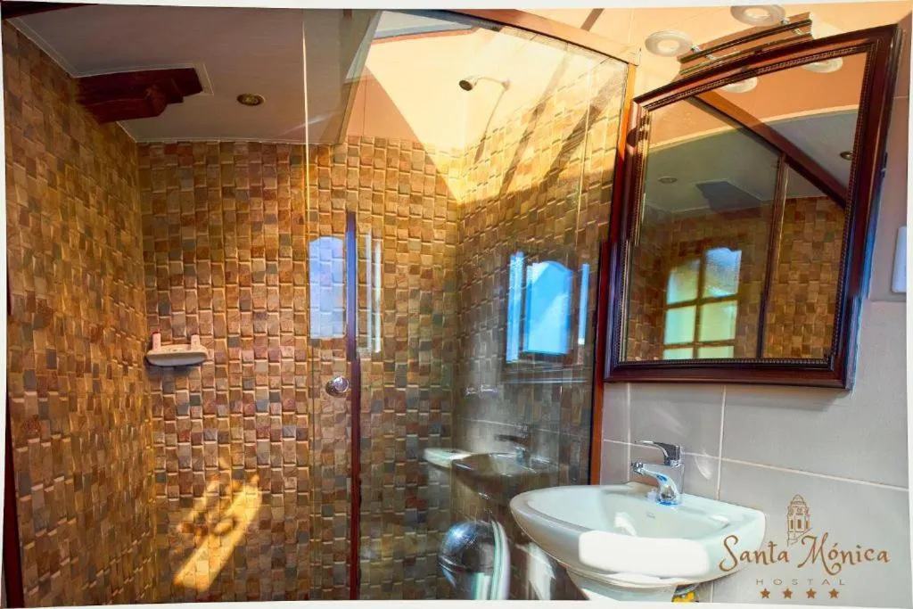 Bathroom in Hotel Santa Mónica