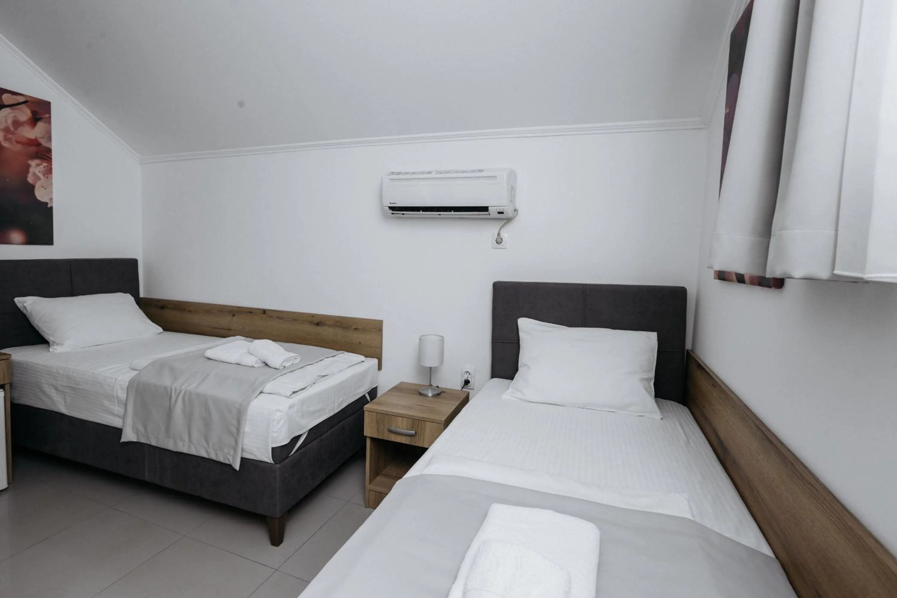 Twin Room in Rooms Gat