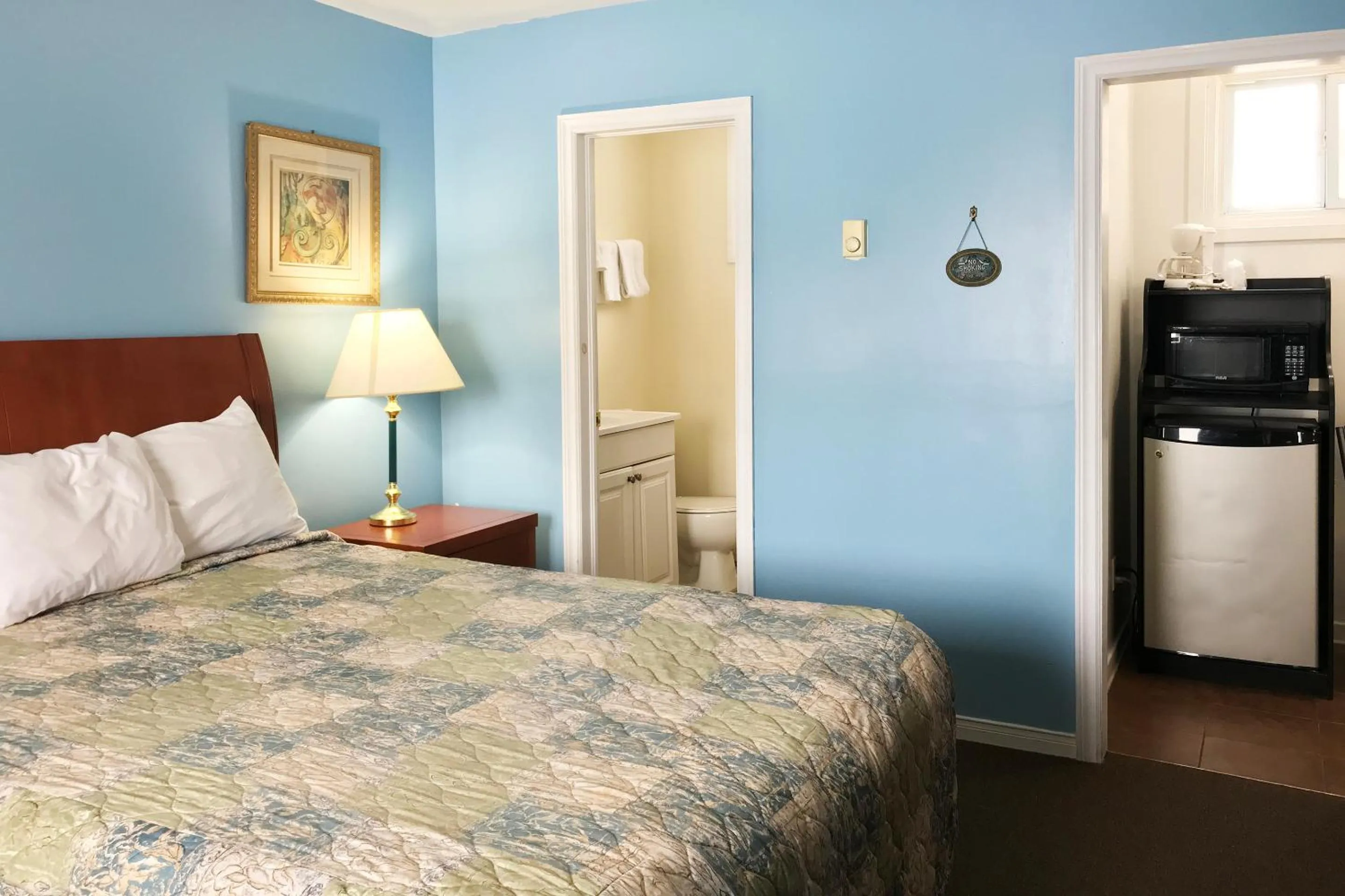 Bedroom, Bed in Bayside Motel Trenton